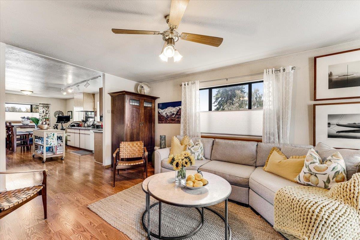 Detail Gallery Image 6 of 44 For 522 Oak Dr, Capitola,  CA 95010 - 4 Beds | 3 Baths