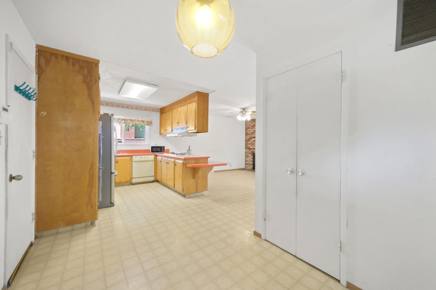 Detail Gallery Image 11 of 45 For 787 San Clemente Way, Mountain View,  CA 94043 - 5 Beds | 2/1 Baths
