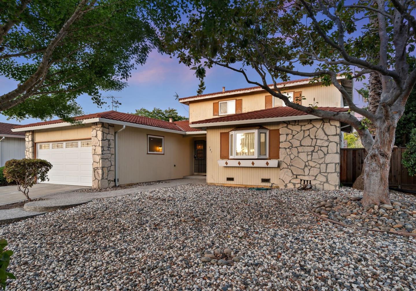 Detail Gallery Image 3 of 45 For 787 San Clemente Way, Mountain View,  CA 94043 - 5 Beds | 2/1 Baths