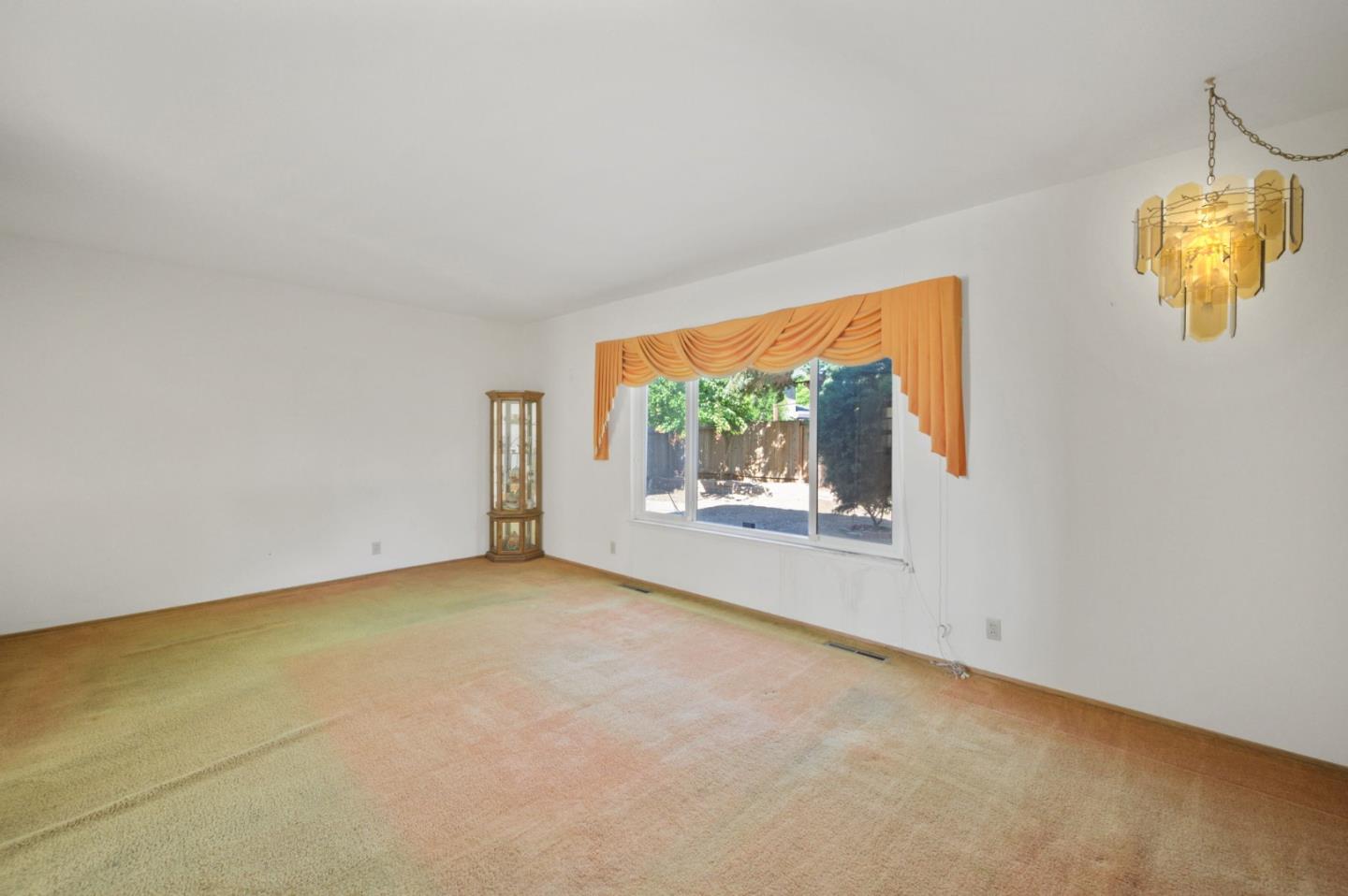 Detail Gallery Image 8 of 45 For 787 San Clemente Way, Mountain View,  CA 94043 - 5 Beds | 2/1 Baths