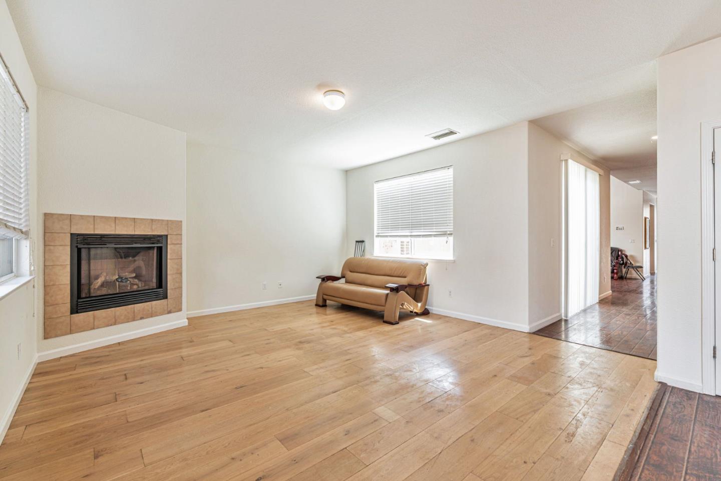 Detail Gallery Image 6 of 32 For 5305 Gold Creek Cir, Discovery Bay,  CA 94505 - 5 Beds | 3 Baths