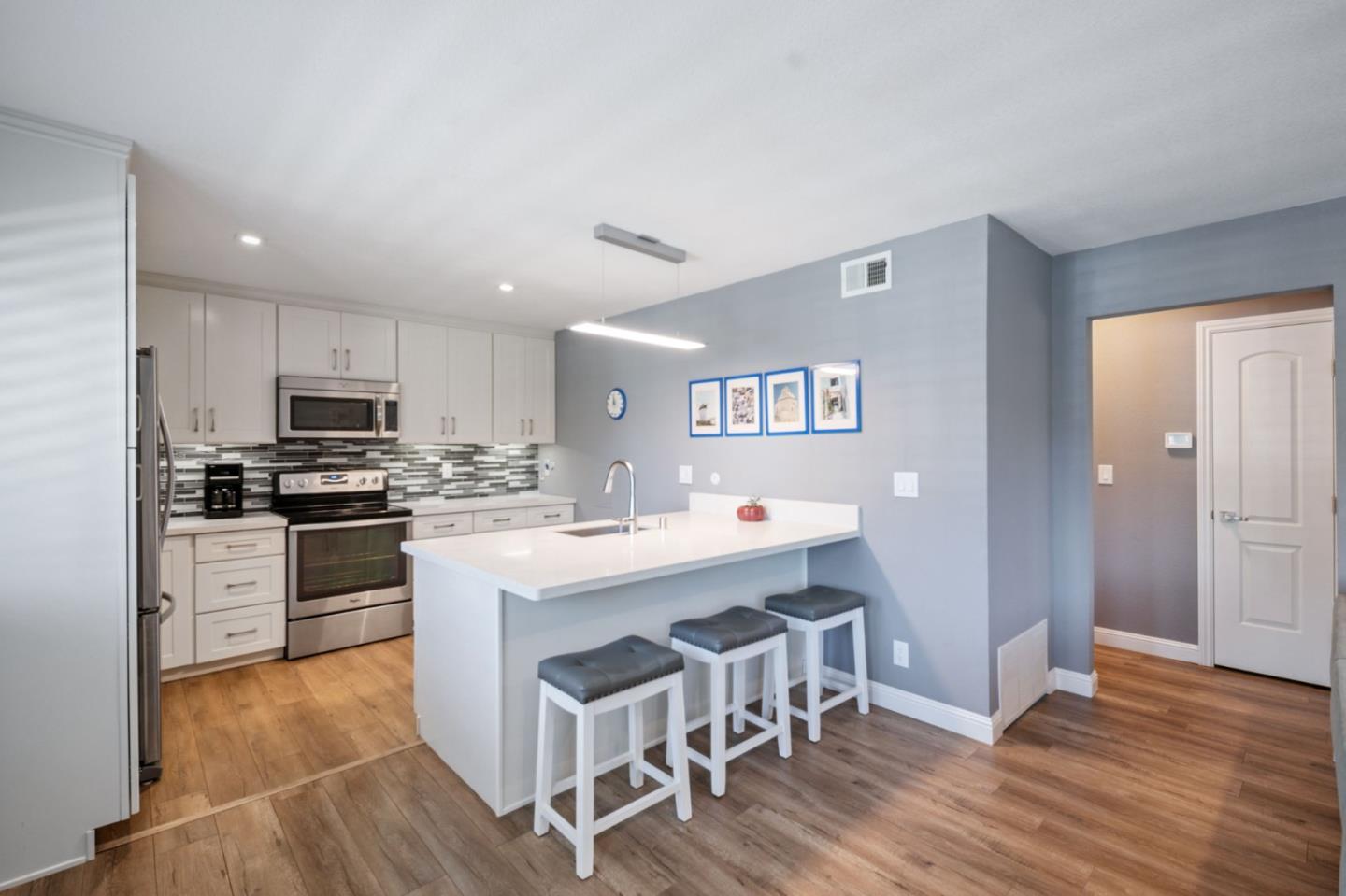 Detail Gallery Image 3 of 18 For 236 Watson Dr #1,  Campbell,  CA 95008 - 2 Beds | 1 Baths