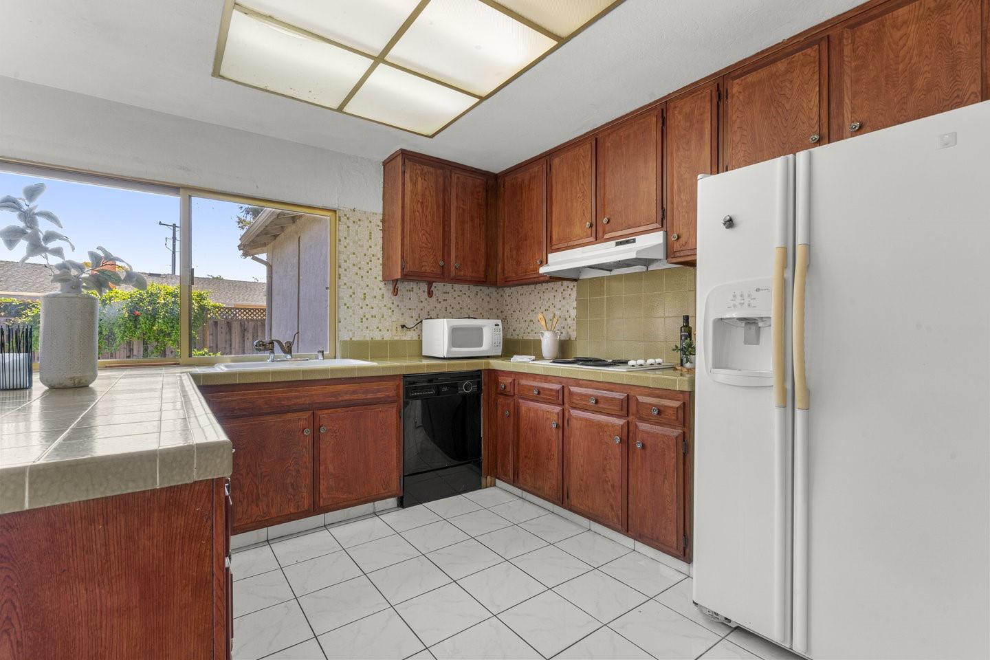 Detail Gallery Image 12 of 33 For 460 Collinwood Ct, Santa Clara,  CA 95054 - 3 Beds | 2 Baths