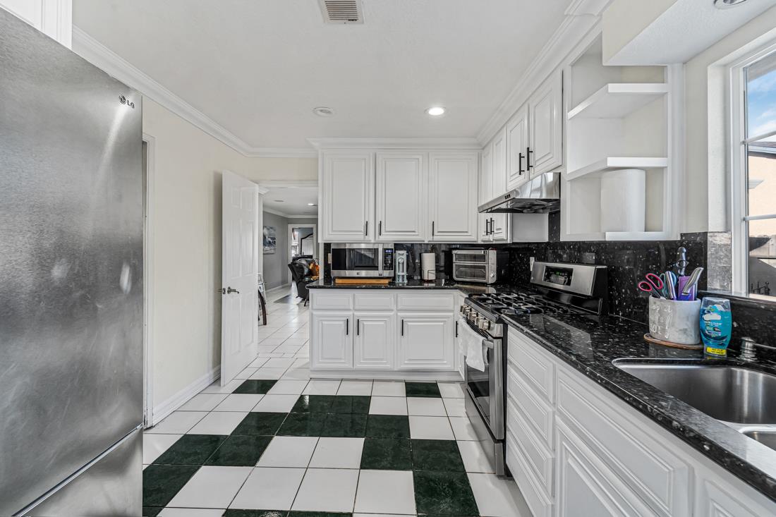 Detail Gallery Image 13 of 27 For 787 Macredes Ave, San Jose,  CA 95116 - 4 Beds | 2 Baths