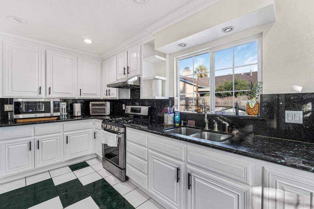 Detail Gallery Image 14 of 27 For 787 Macredes Ave, San Jose,  CA 95116 - 4 Beds | 2 Baths