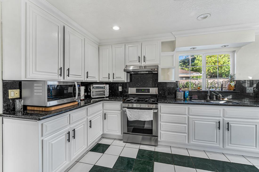 Detail Gallery Image 15 of 27 For 787 Macredes Ave, San Jose,  CA 95116 - 4 Beds | 2 Baths