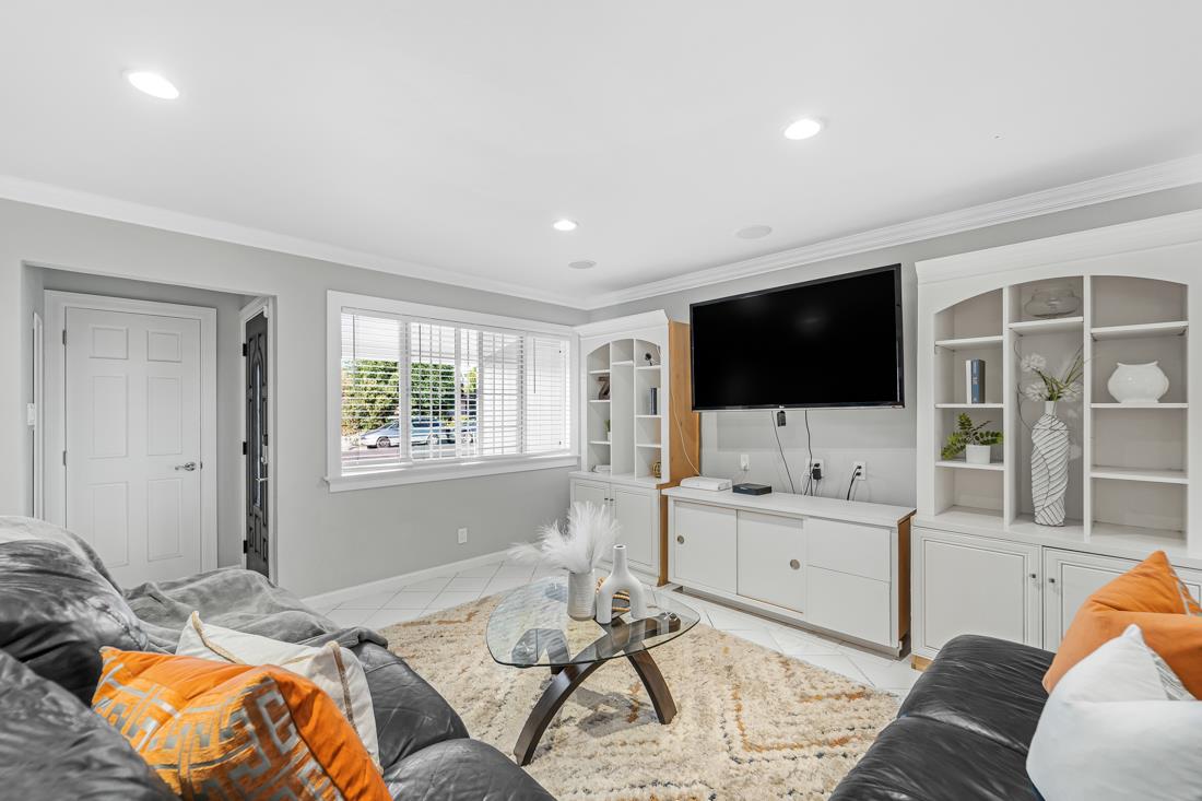 Detail Gallery Image 4 of 27 For 787 Macredes Ave, San Jose,  CA 95116 - 4 Beds | 2 Baths