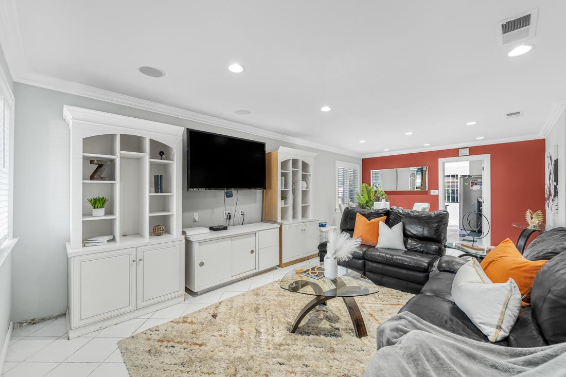Detail Gallery Image 5 of 27 For 787 Macredes Ave, San Jose,  CA 95116 - 4 Beds | 2 Baths