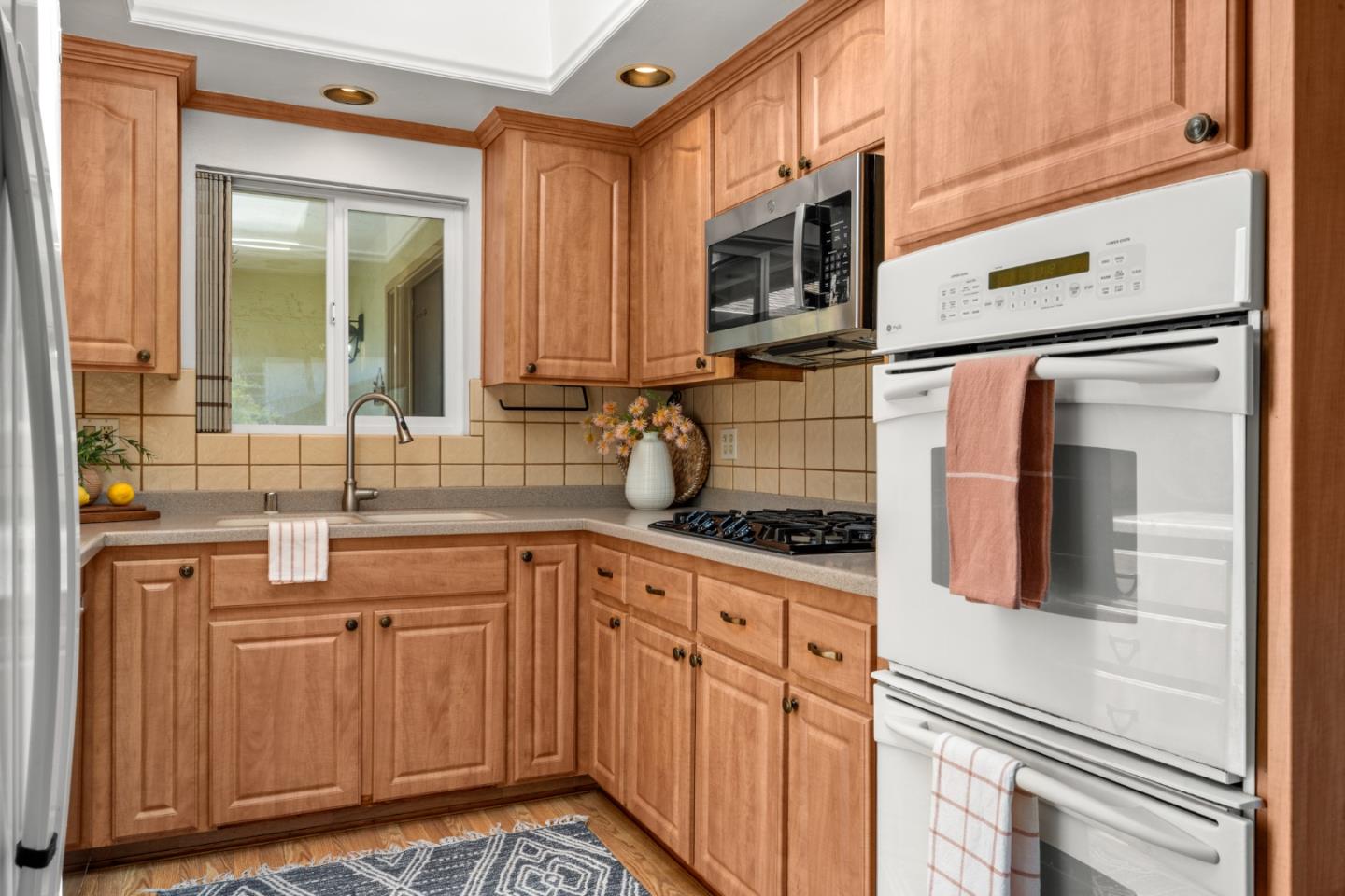 Detail Gallery Image 17 of 49 For 221 Segre Pl, Santa Cruz,  CA 95060 - 3 Beds | 2 Baths