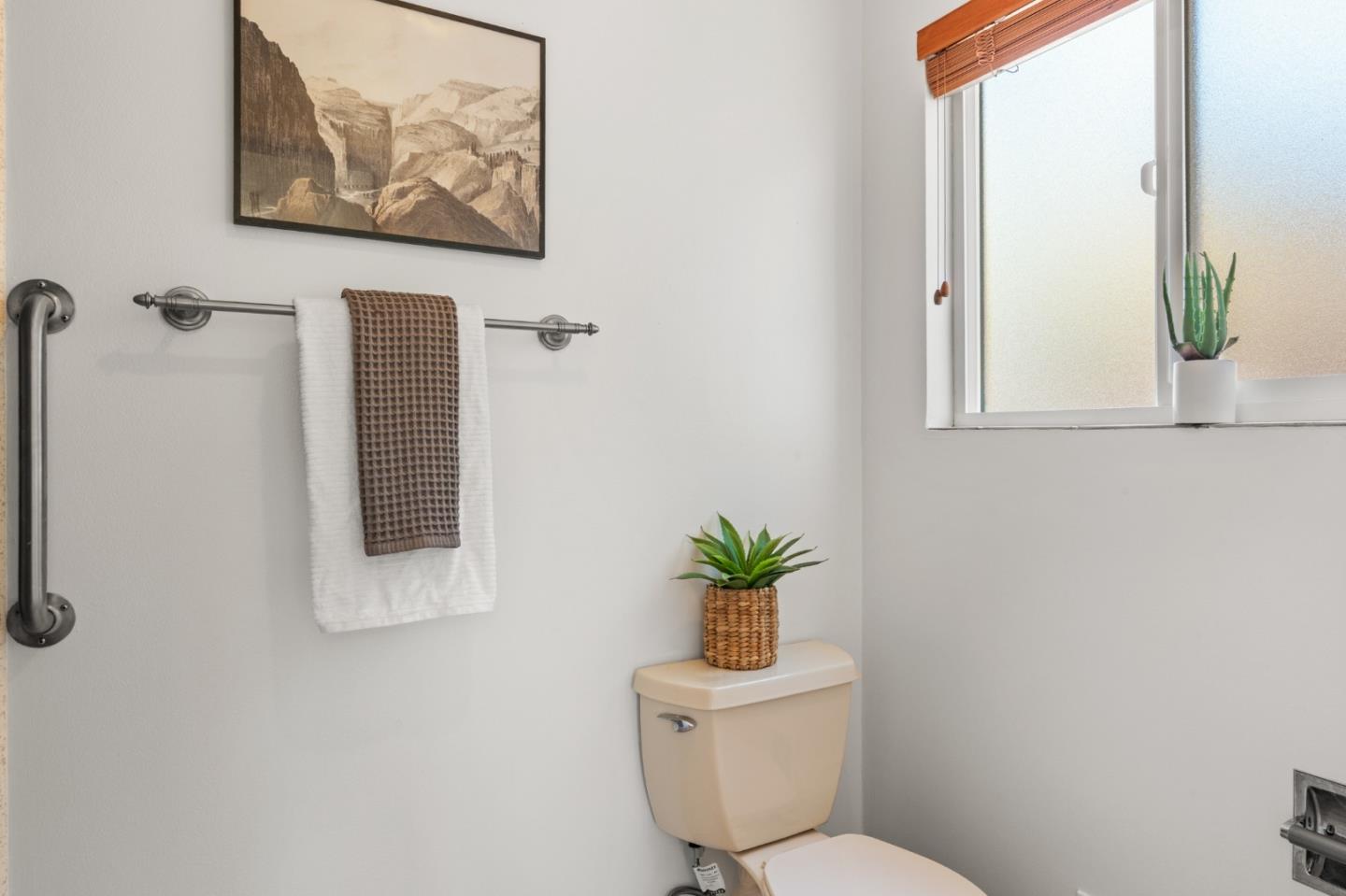Detail Gallery Image 32 of 49 For 221 Segre Pl, Santa Cruz,  CA 95060 - 3 Beds | 2 Baths