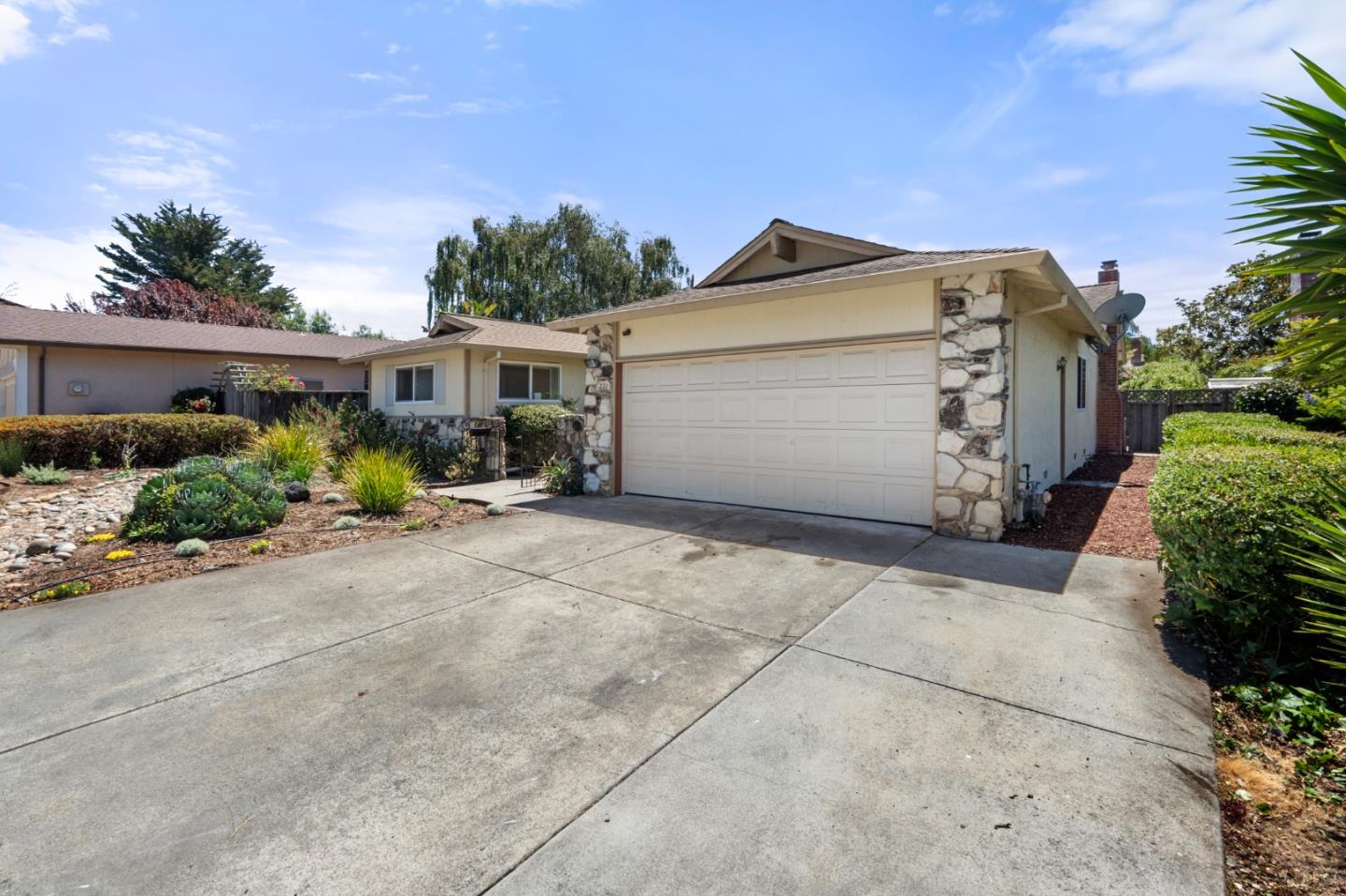 Detail Gallery Image 4 of 49 For 221 Segre Pl, Santa Cruz,  CA 95060 - 3 Beds | 2 Baths