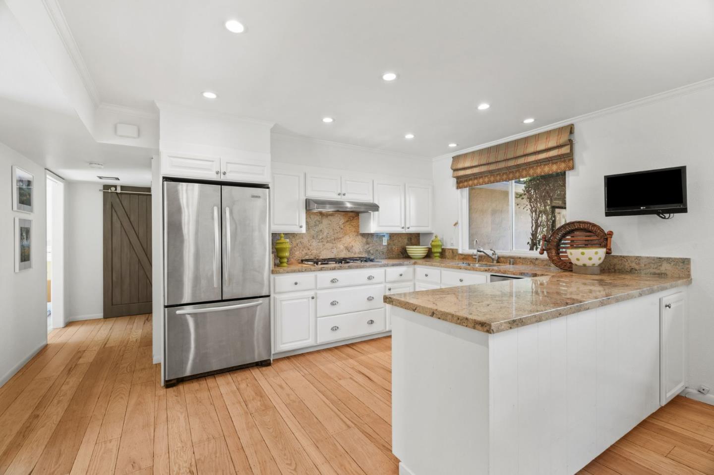 Detail Gallery Image 17 of 51 For 1454 Kyle Ct, Sunnyvale,  CA 94087 - 5 Beds | 3 Baths