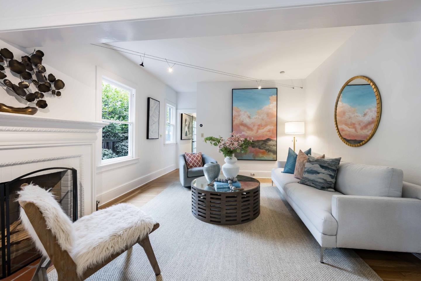 Detail Gallery Image 5 of 17 For 1044 Bryant St, Palo Alto,  CA 94301 - 3 Beds | 3 Baths