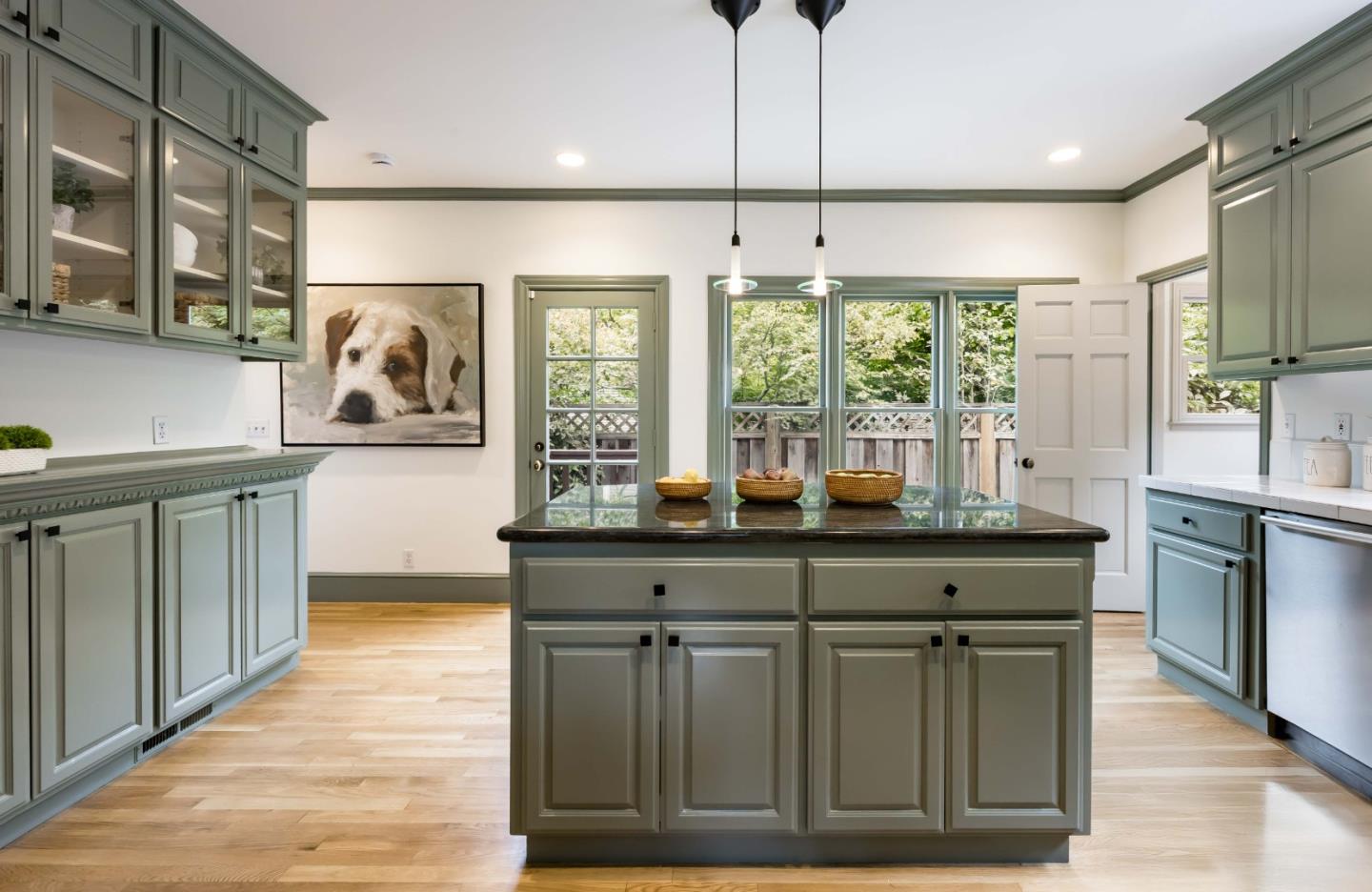 Detail Gallery Image 7 of 17 For 1044 Bryant St, Palo Alto,  CA 94301 - 3 Beds | 3 Baths