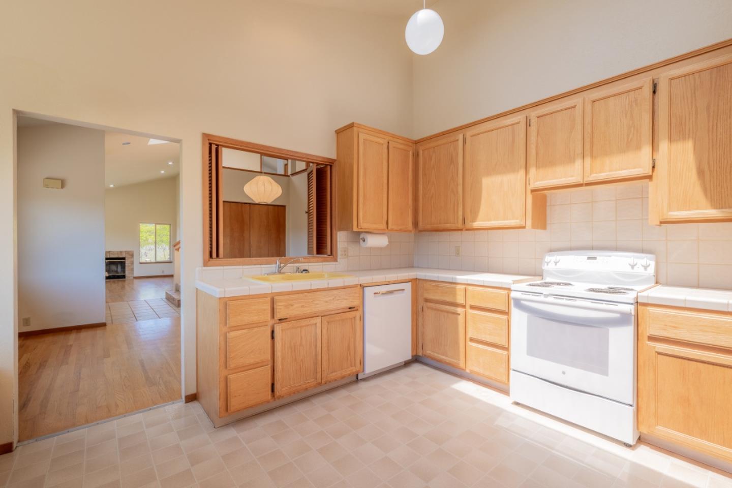 Detail Gallery Image 11 of 38 For 9365 Los Prados Dr, Carmel,  CA 93923 - 3 Beds | 2 Baths