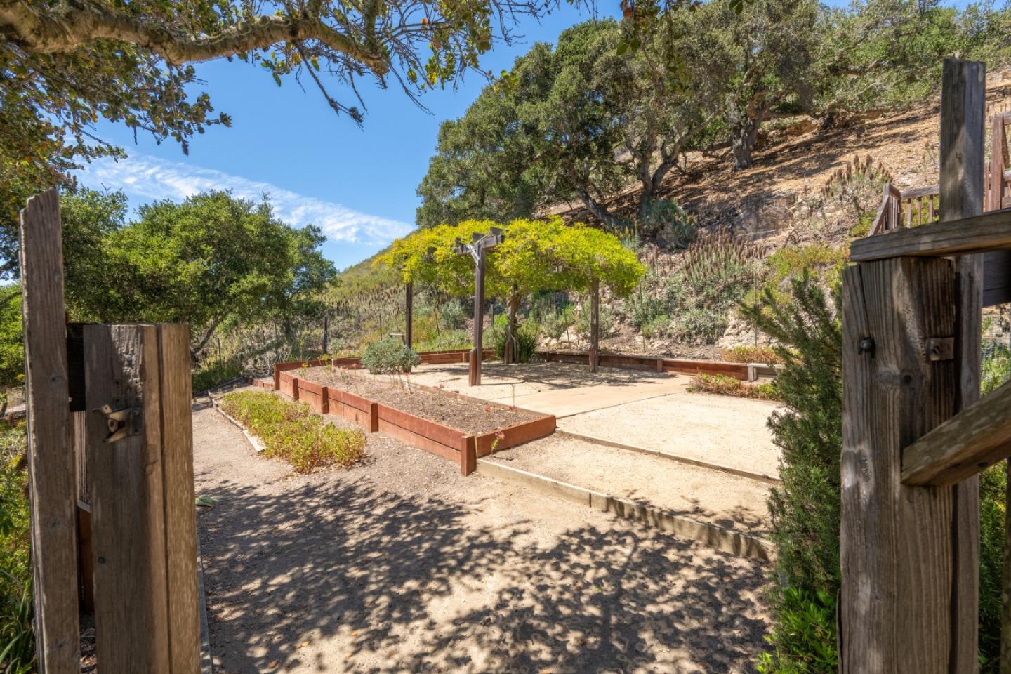 Detail Gallery Image 27 of 38 For 9365 Los Prados Dr, Carmel,  CA 93923 - 3 Beds | 2 Baths