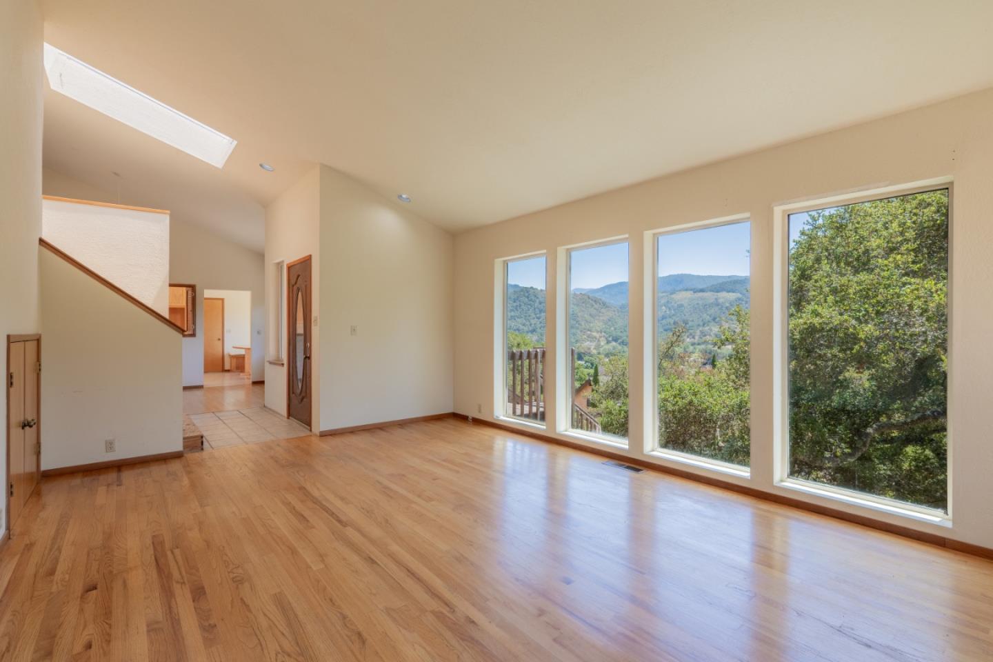 Detail Gallery Image 5 of 38 For 9365 Los Prados Dr, Carmel,  CA 93923 - 3 Beds | 2 Baths