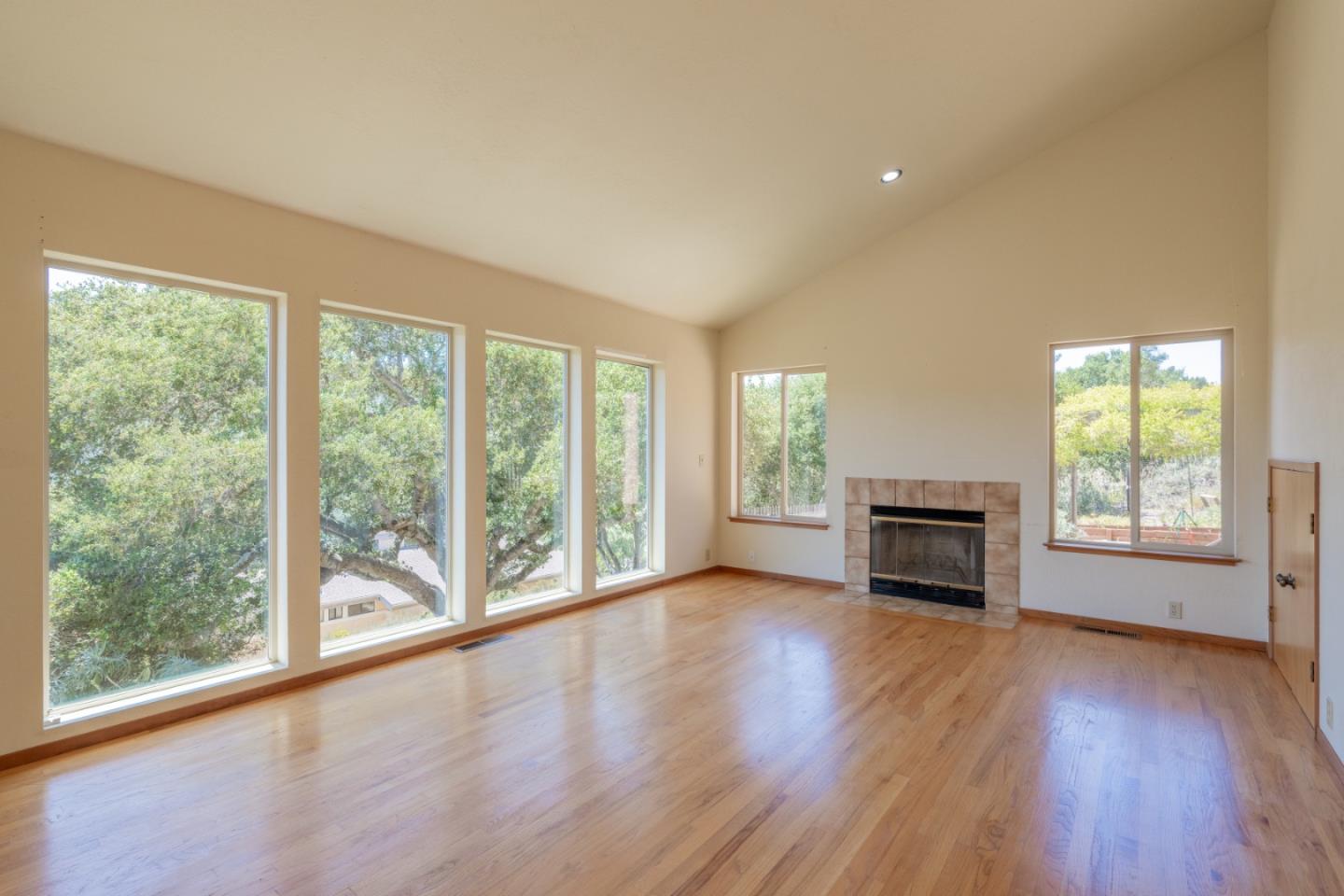 Detail Gallery Image 6 of 38 For 9365 Los Prados Dr, Carmel,  CA 93923 - 3 Beds | 2 Baths
