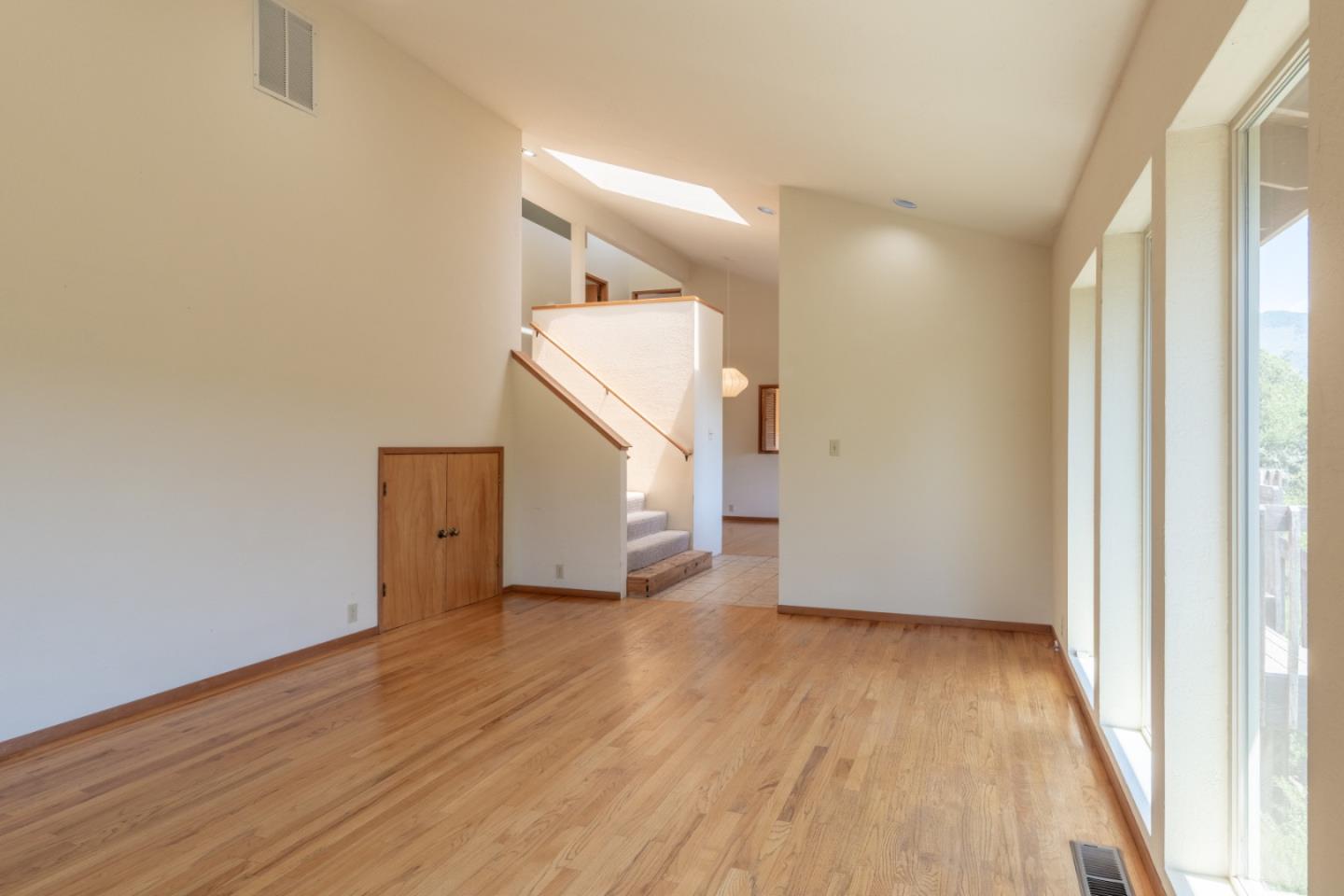 Detail Gallery Image 7 of 38 For 9365 Los Prados Dr, Carmel,  CA 93923 - 3 Beds | 2 Baths