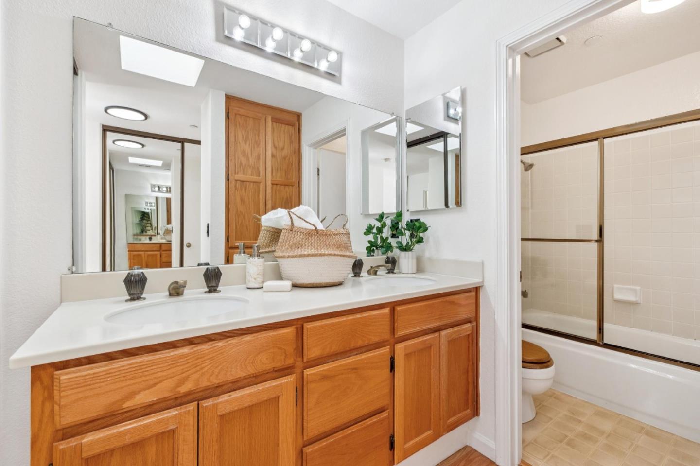 Detail Gallery Image 16 of 26 For 968 Belmont Ter #7,  Sunnyvale,  CA 94086 - 2 Beds | 2/1 Baths