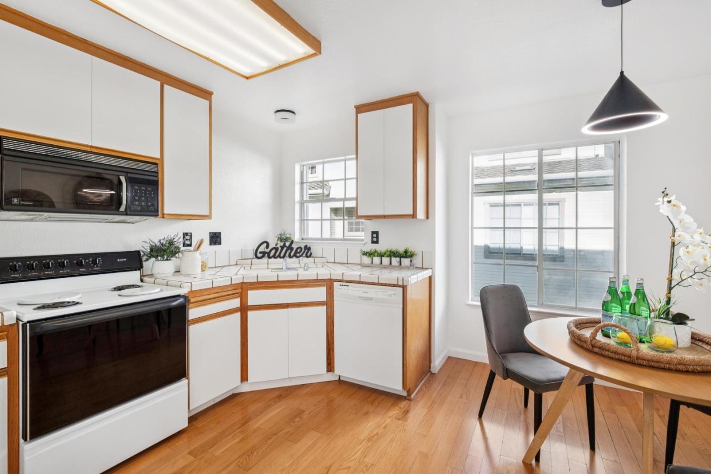 Detail Gallery Image 8 of 26 For 968 Belmont Ter #7,  Sunnyvale,  CA 94086 - 2 Beds | 2/1 Baths