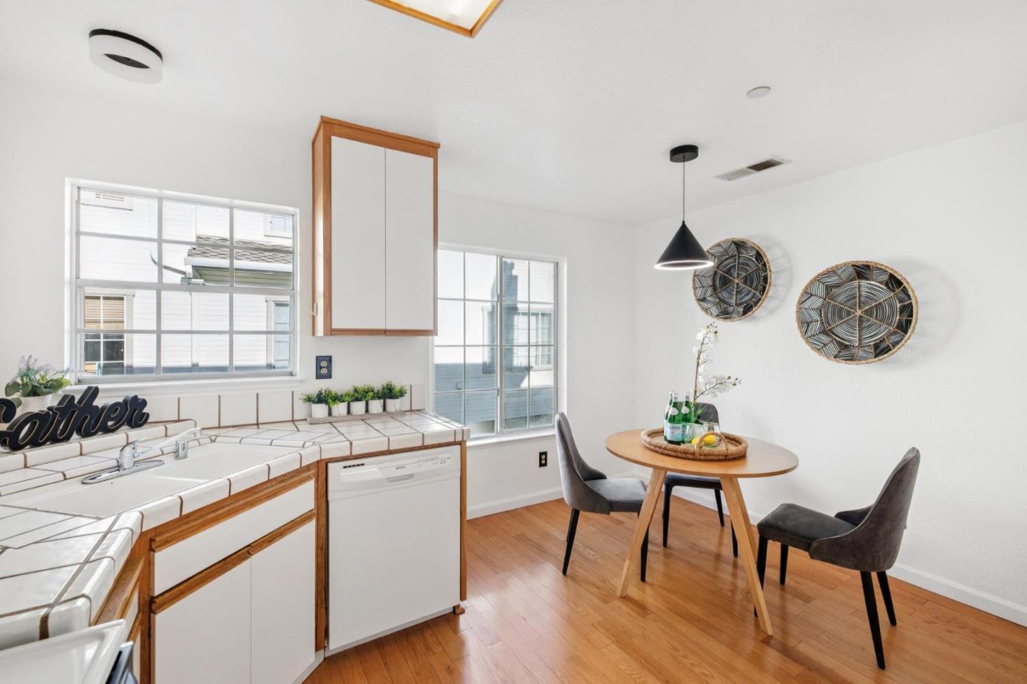 Detail Gallery Image 9 of 26 For 968 Belmont Ter #7,  Sunnyvale,  CA 94086 - 2 Beds | 2/1 Baths