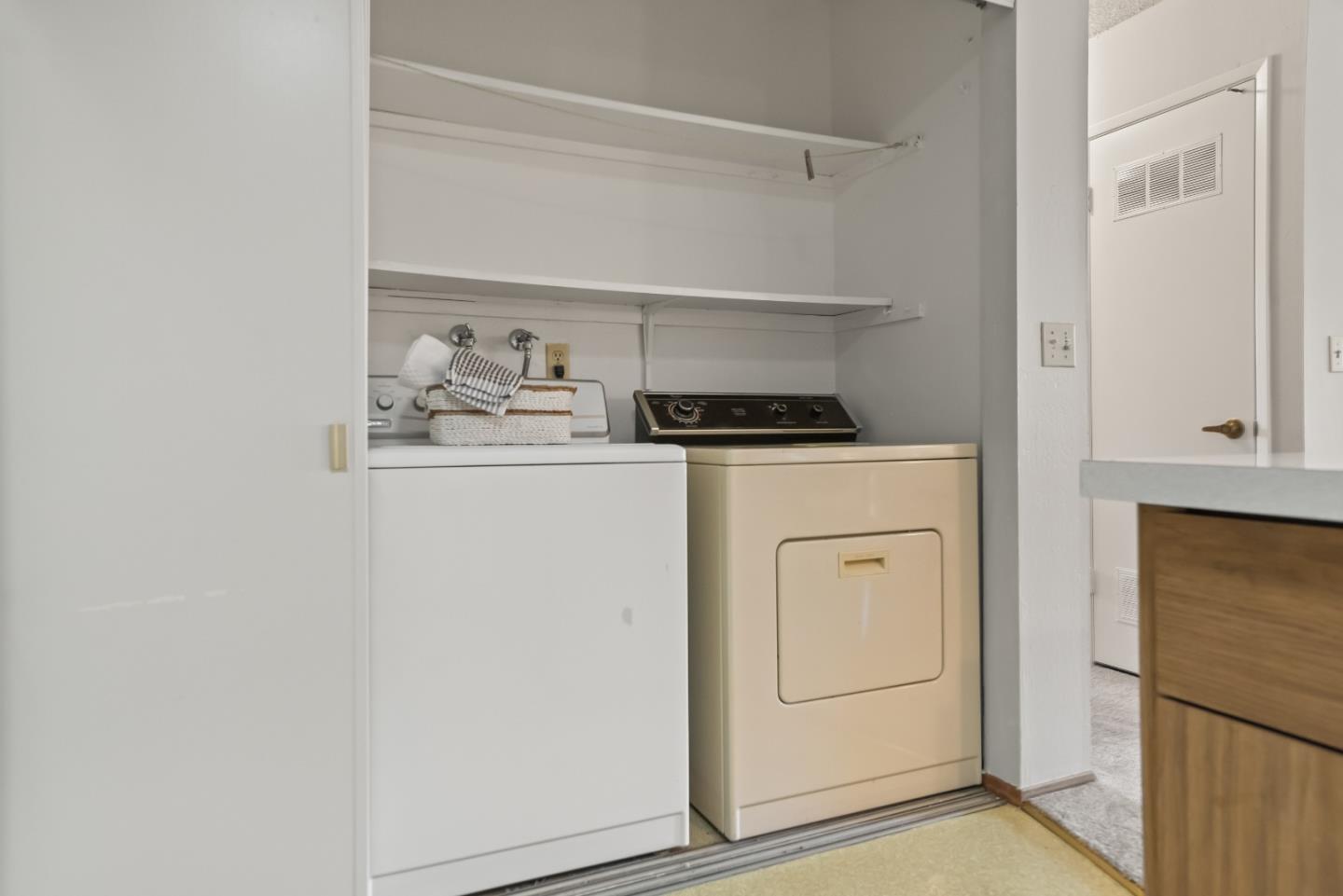 Detail Gallery Image 12 of 28 For 125 Connemara Way #26,  Sunnyvale,  CA 94087 - 2 Beds | 1 Baths