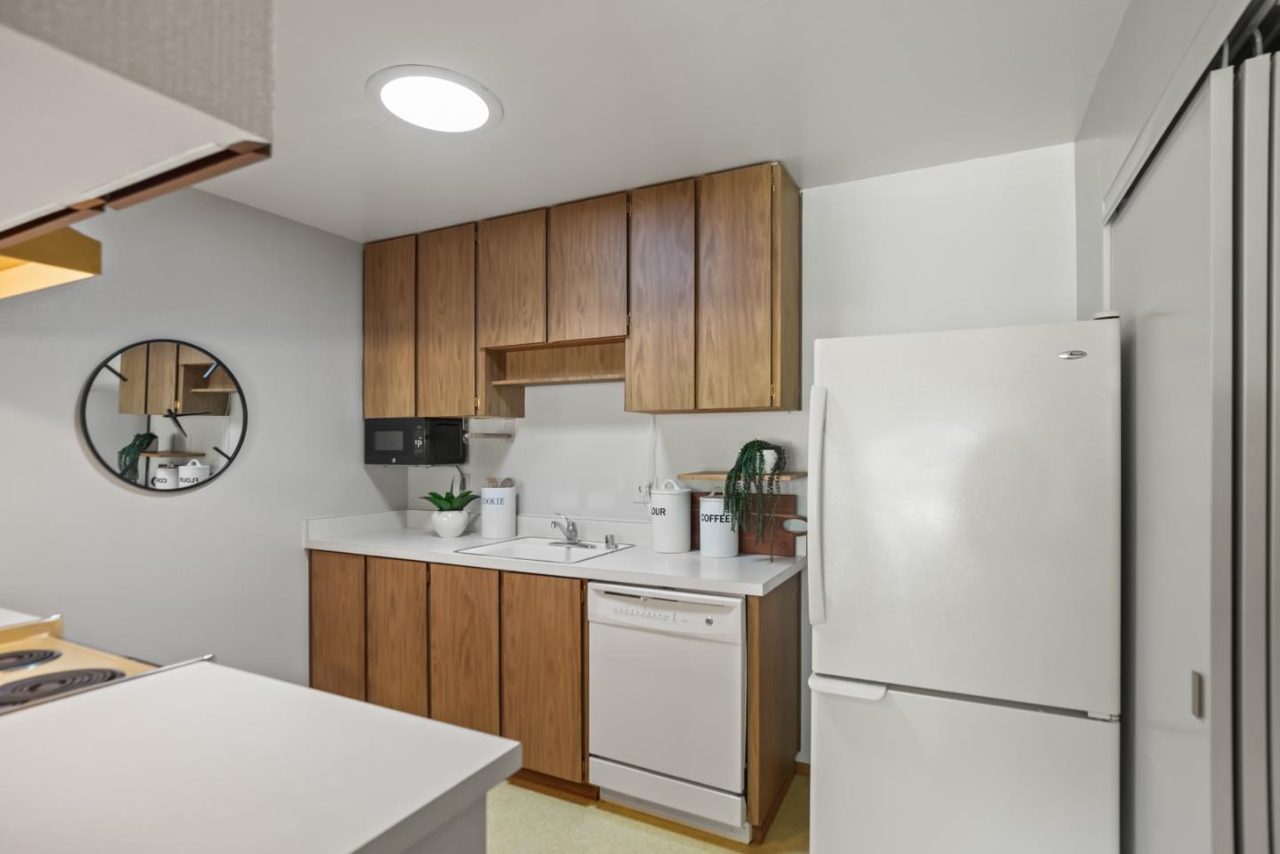 Detail Gallery Image 8 of 28 For 125 Connemara Way #26,  Sunnyvale,  CA 94087 - 2 Beds | 1 Baths