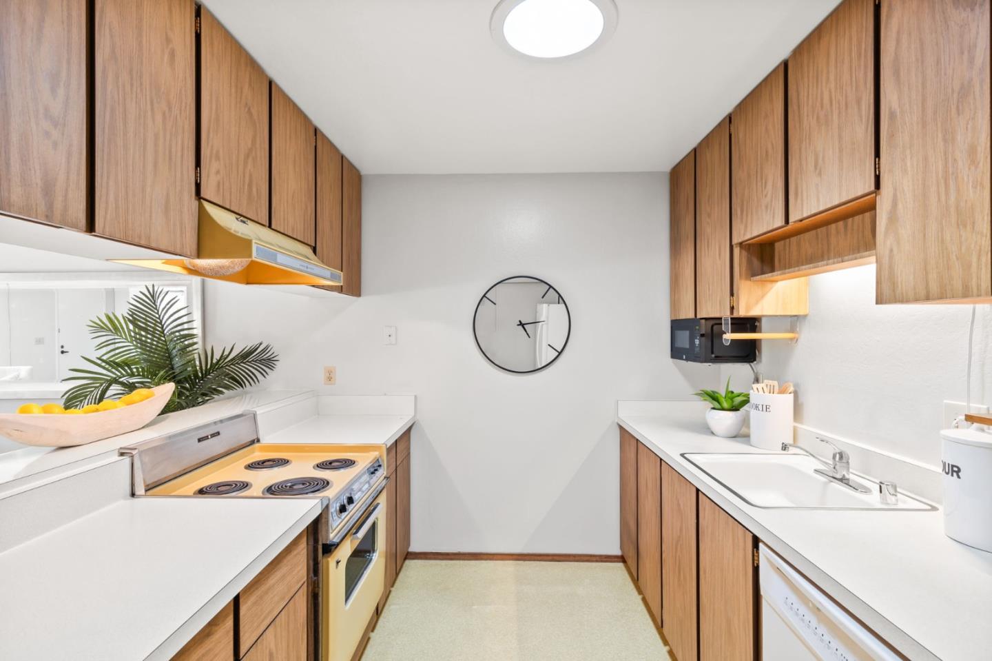 Detail Gallery Image 9 of 28 For 125 Connemara Way #26,  Sunnyvale,  CA 94087 - 2 Beds | 1 Baths