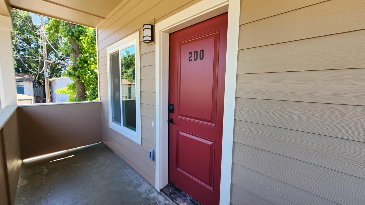 Front Image Thumbnail for ML82016384