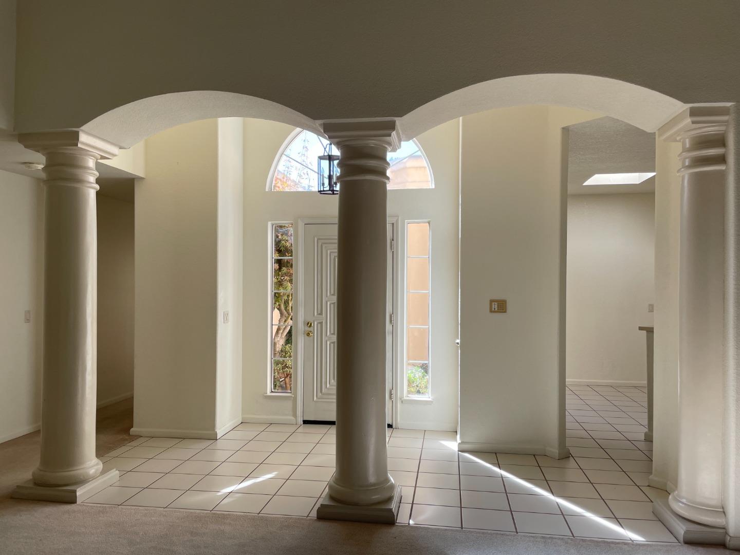 Detail Gallery Image 3 of 23 For 1124 Carlos Privada, Mountain View,  CA 94040 - 3 Beds | 2 Baths
