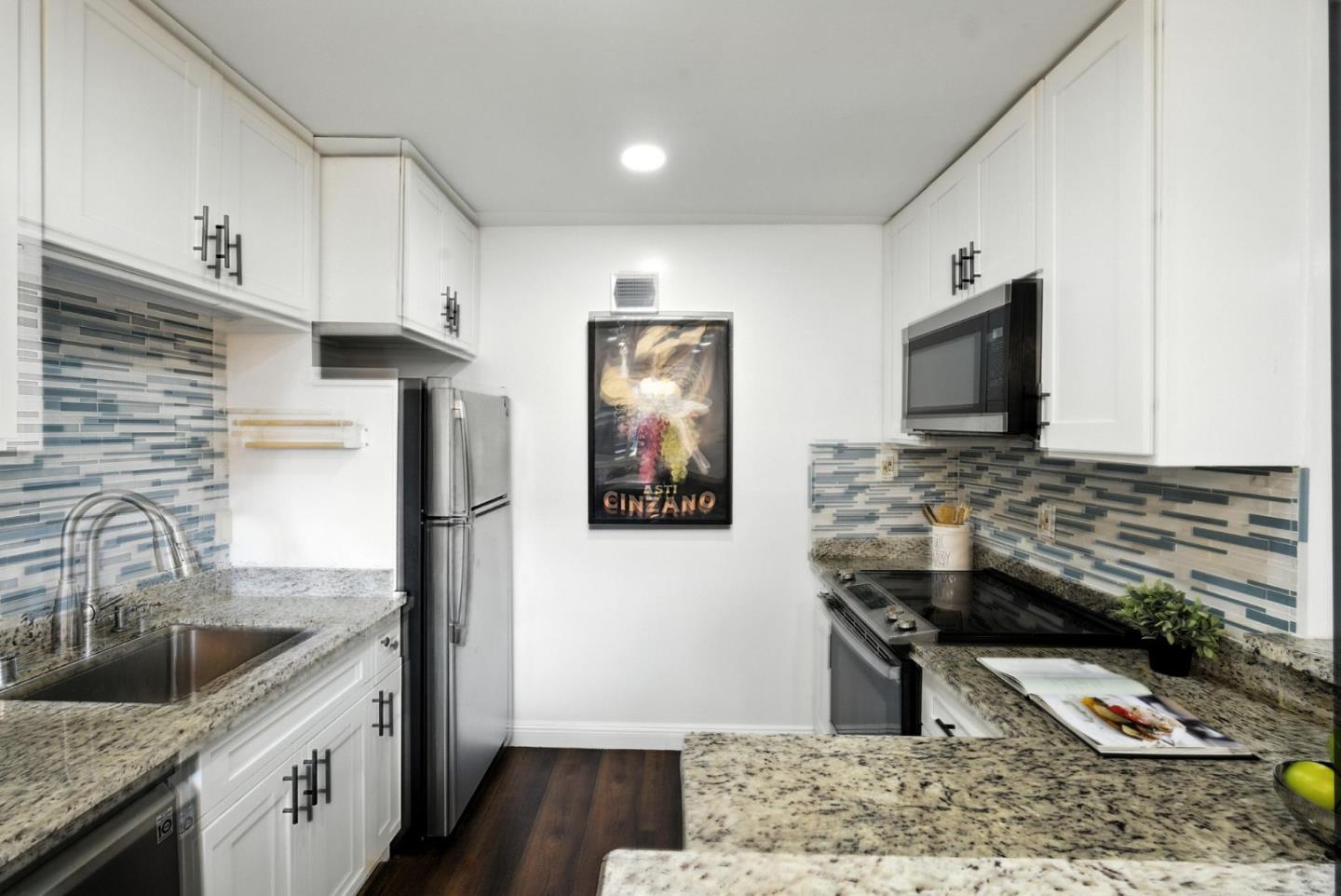 Detail Gallery Image 10 of 40 For 3015 Los Prados St #114,  San Mateo,  CA 94403 - 2 Beds | 2 Baths