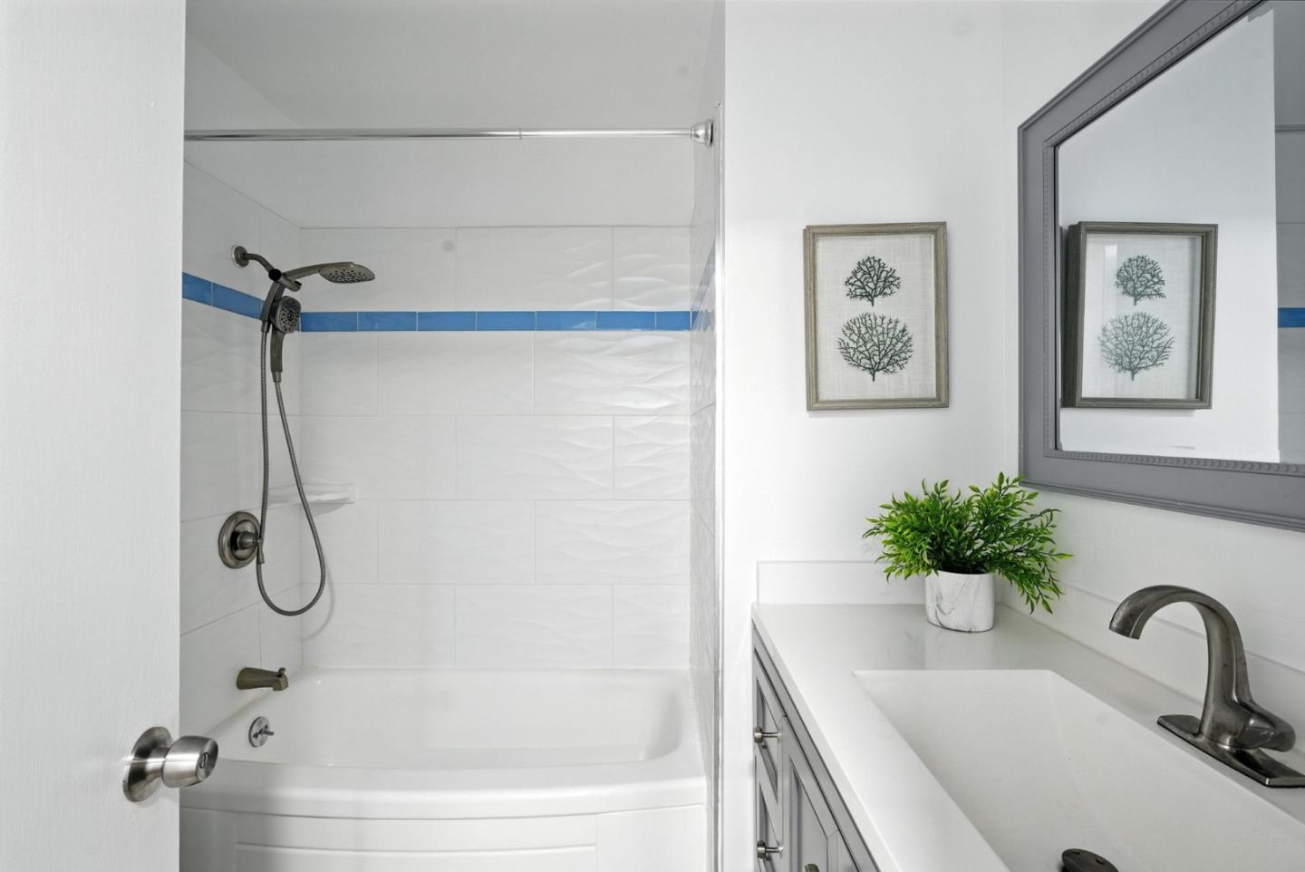 Detail Gallery Image 23 of 40 For 3015 Los Prados St #114,  San Mateo,  CA 94403 - 2 Beds | 2 Baths