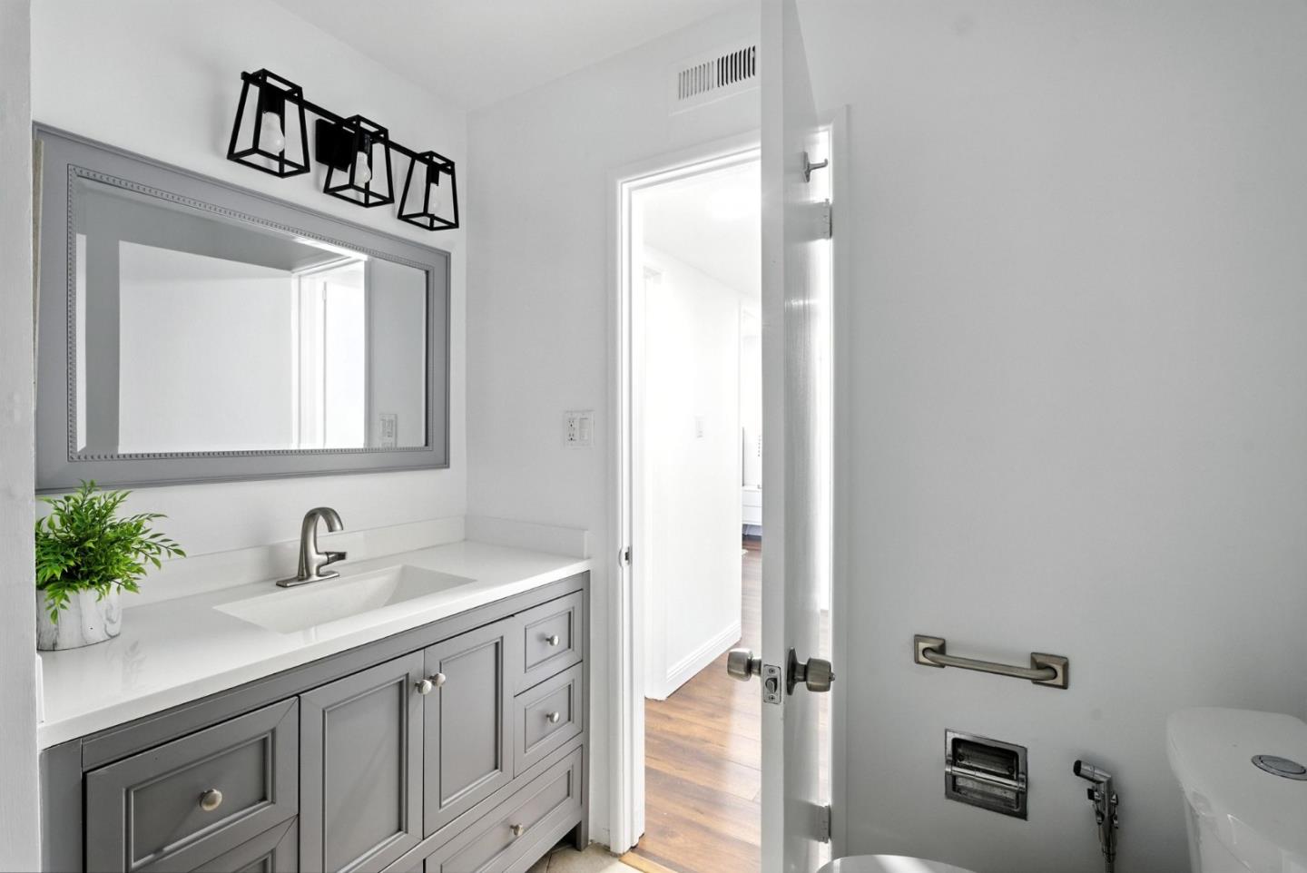 Detail Gallery Image 24 of 40 For 3015 Los Prados St #114,  San Mateo,  CA 94403 - 2 Beds | 2 Baths