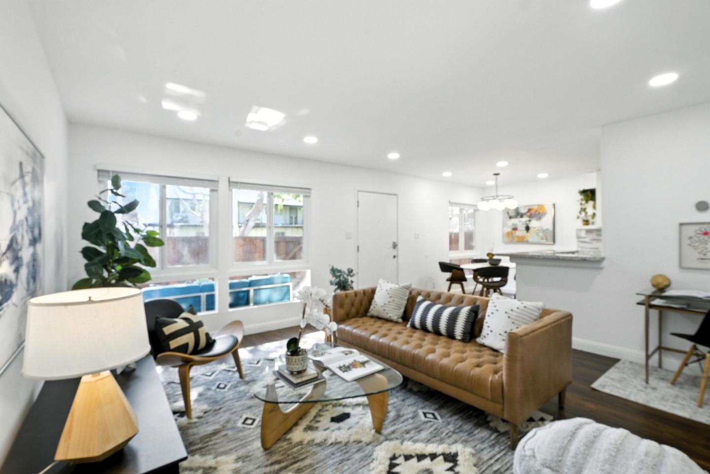 Detail Gallery Image 3 of 40 For 3015 Los Prados St #114,  San Mateo,  CA 94403 - 2 Beds | 2 Baths