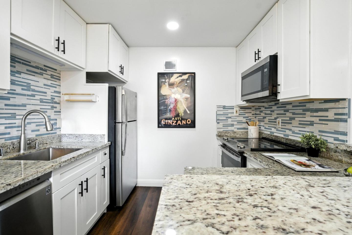 Detail Gallery Image 8 of 40 For 3015 Los Prados St #114,  San Mateo,  CA 94403 - 2 Beds | 2 Baths