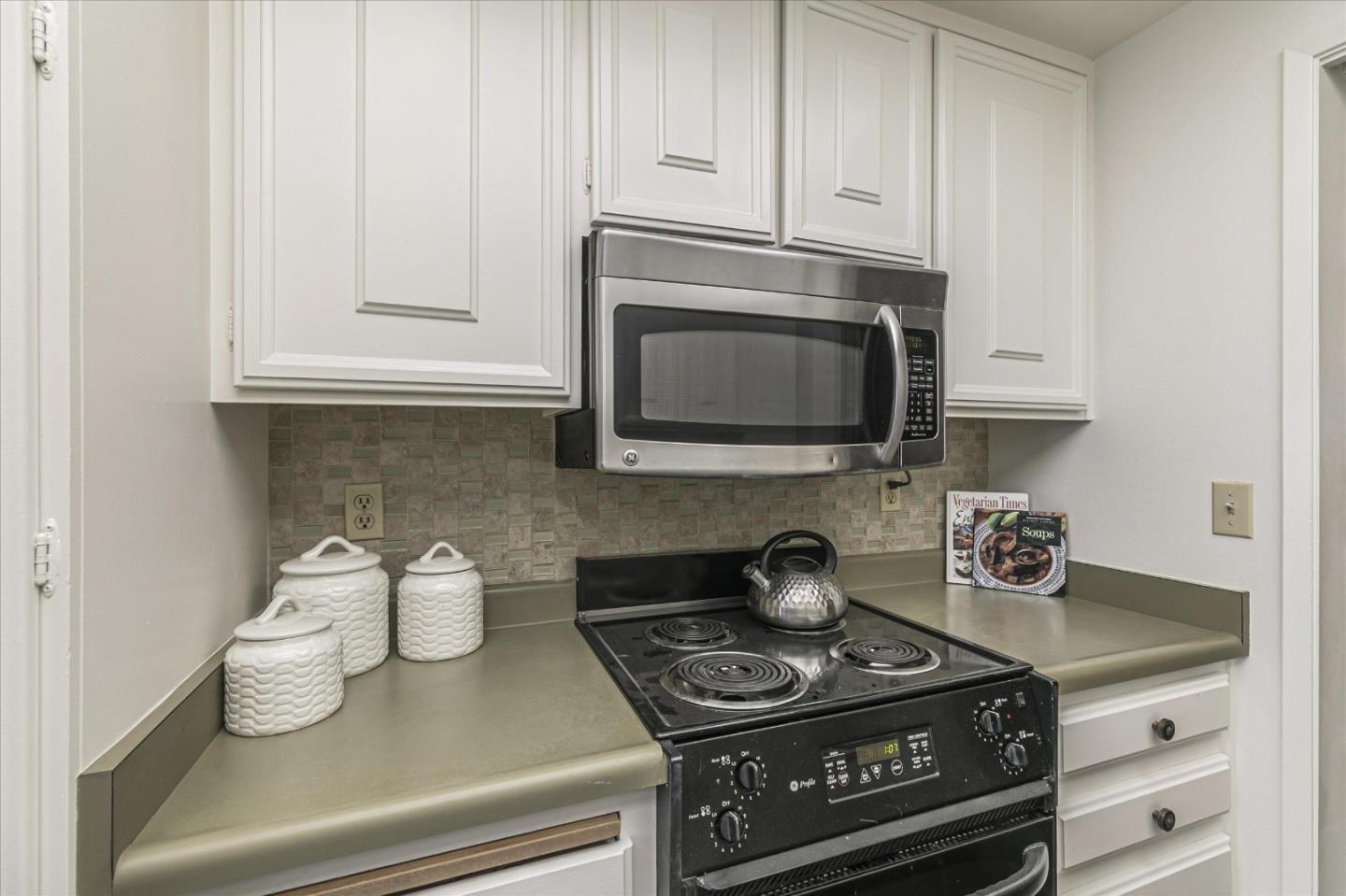 Detail Gallery Image 8 of 24 For 5189 Cribari Hls, San Jose,  CA 95135 - 2 Beds | 2 Baths