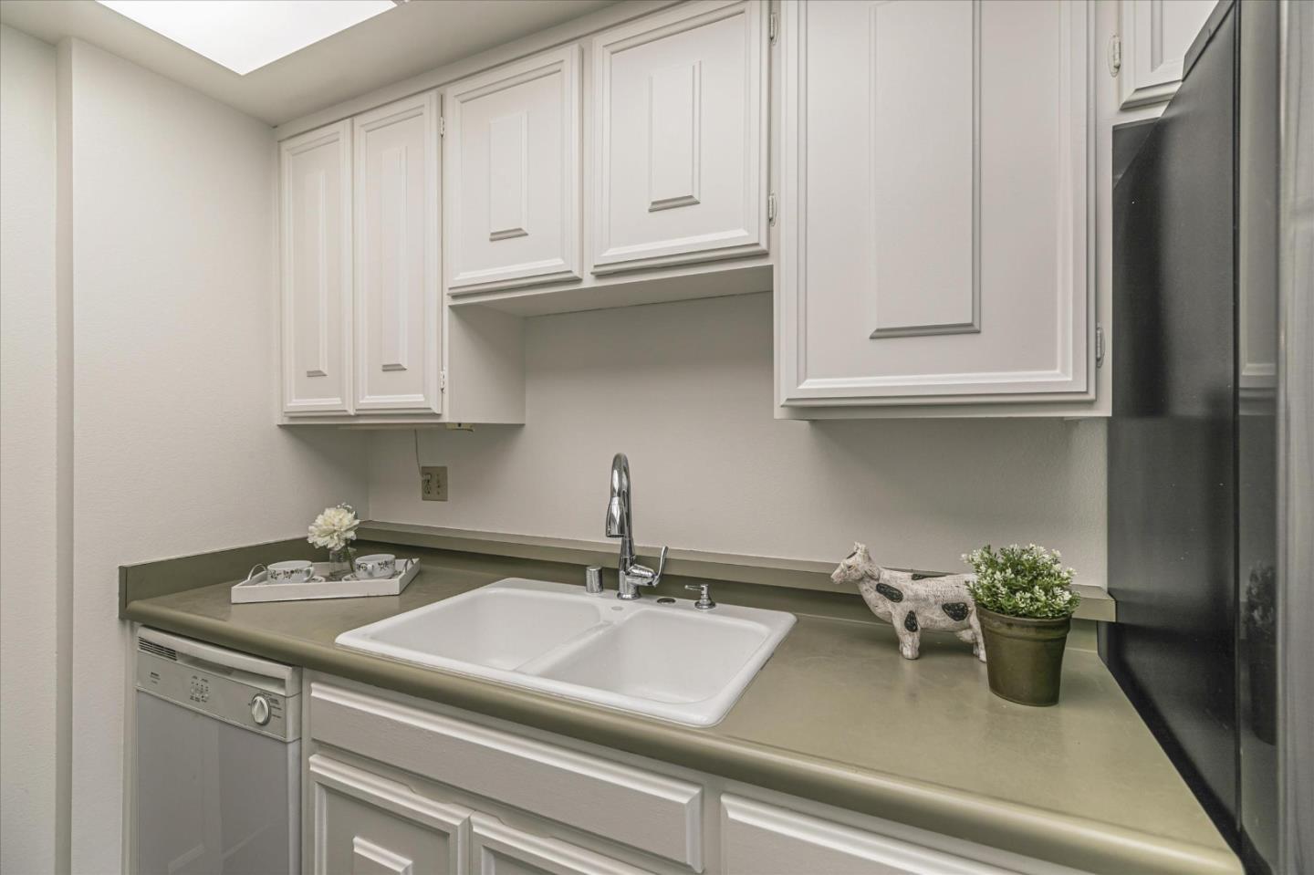 Detail Gallery Image 9 of 24 For 5189 Cribari Hls, San Jose,  CA 95135 - 2 Beds | 2 Baths