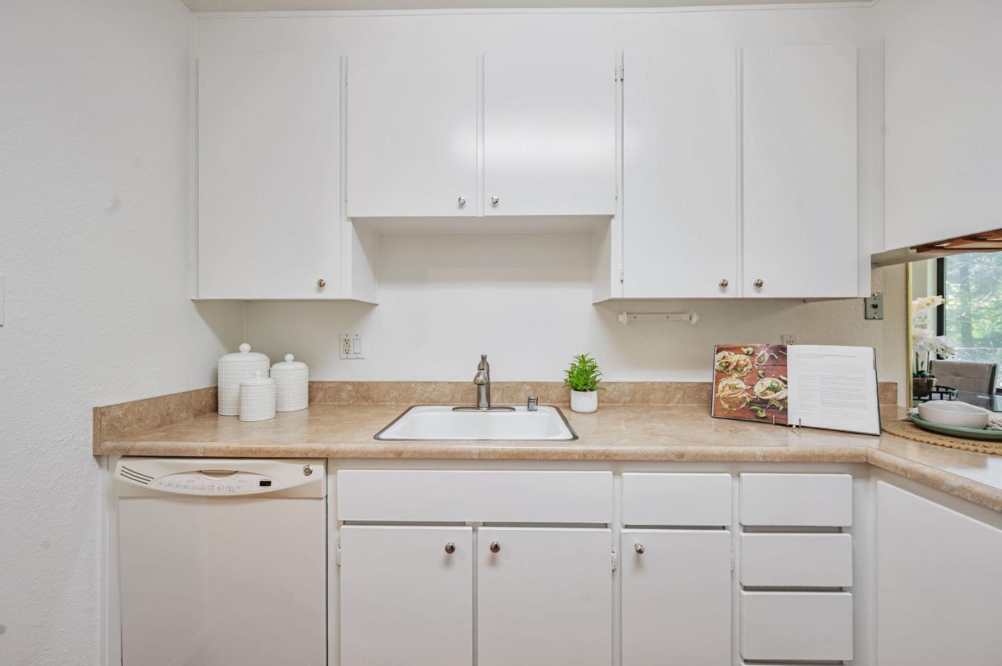 Detail Gallery Image 10 of 38 For 5217 Shelter Creek Ln #5217,  San Bruno,  CA 94066 - 2 Beds | 2 Baths