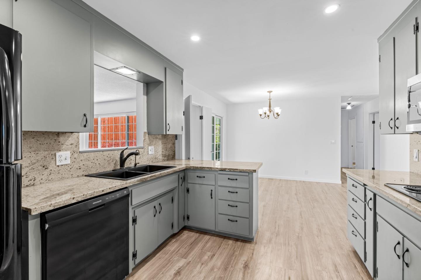 Detail Gallery Image 15 of 39 For 45 Crescent Dr, Watsonville,  CA 95076 - 3 Beds | 2 Baths