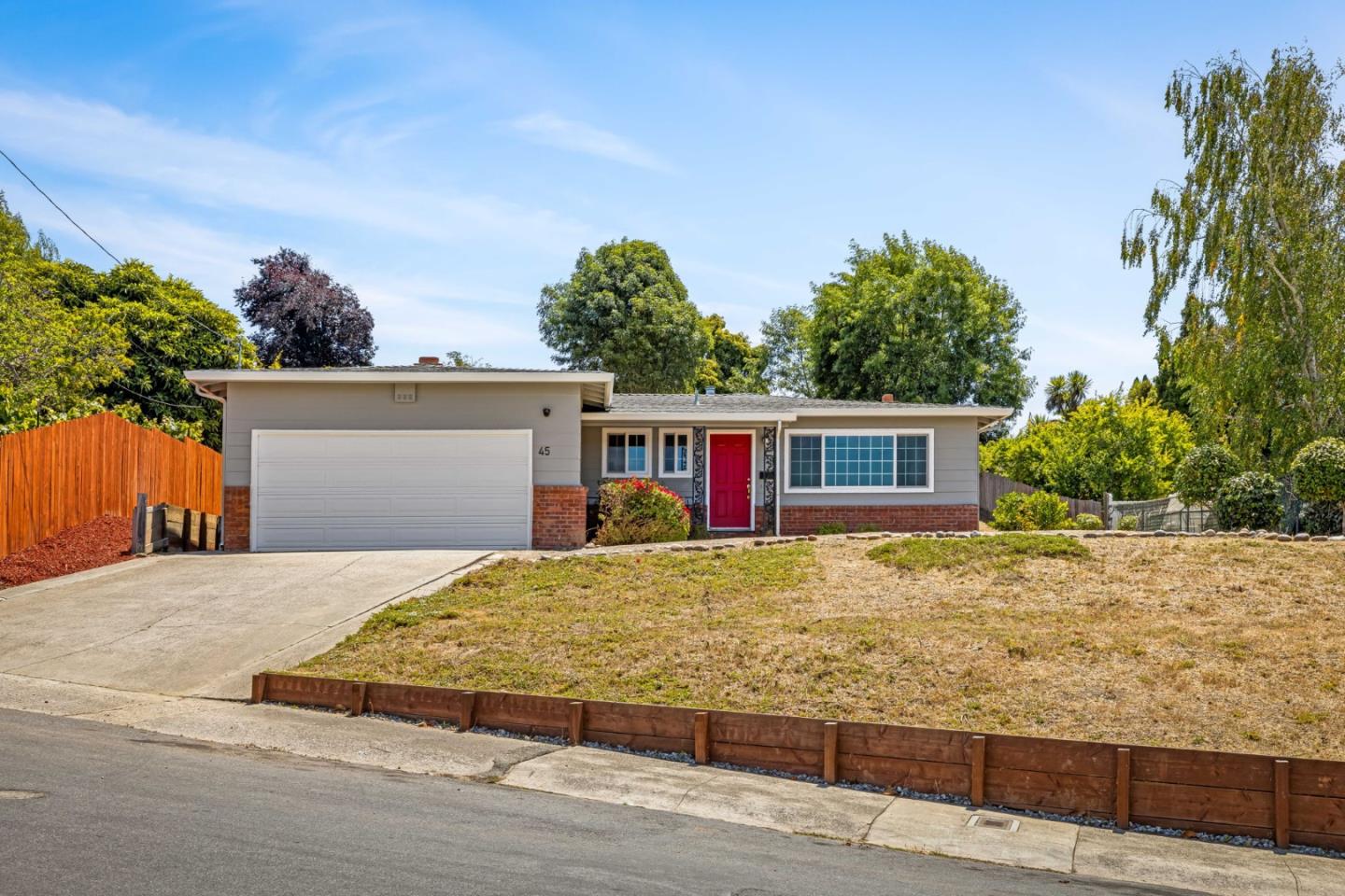 Detail Gallery Image 3 of 39 For 45 Crescent Dr, Watsonville,  CA 95076 - 3 Beds | 2 Baths