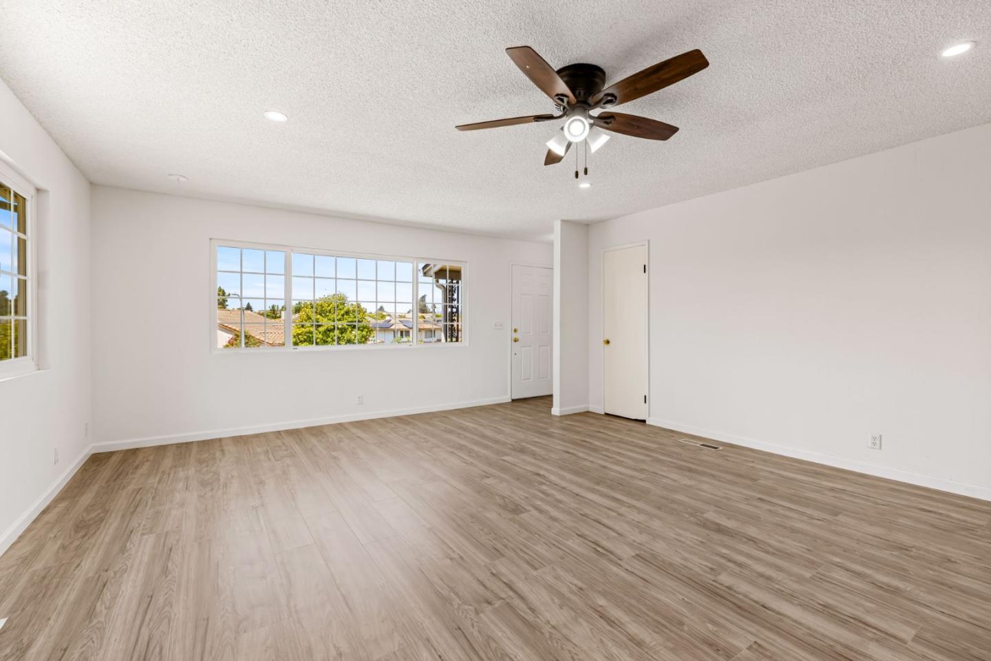 Detail Gallery Image 8 of 39 For 45 Crescent Dr, Watsonville,  CA 95076 - 3 Beds | 2 Baths