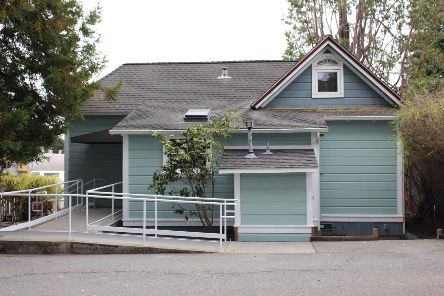 Detail Gallery Image 3 of 9 For 212 Fern St, Santa Cruz,  CA 95060 - – Beds | – Baths