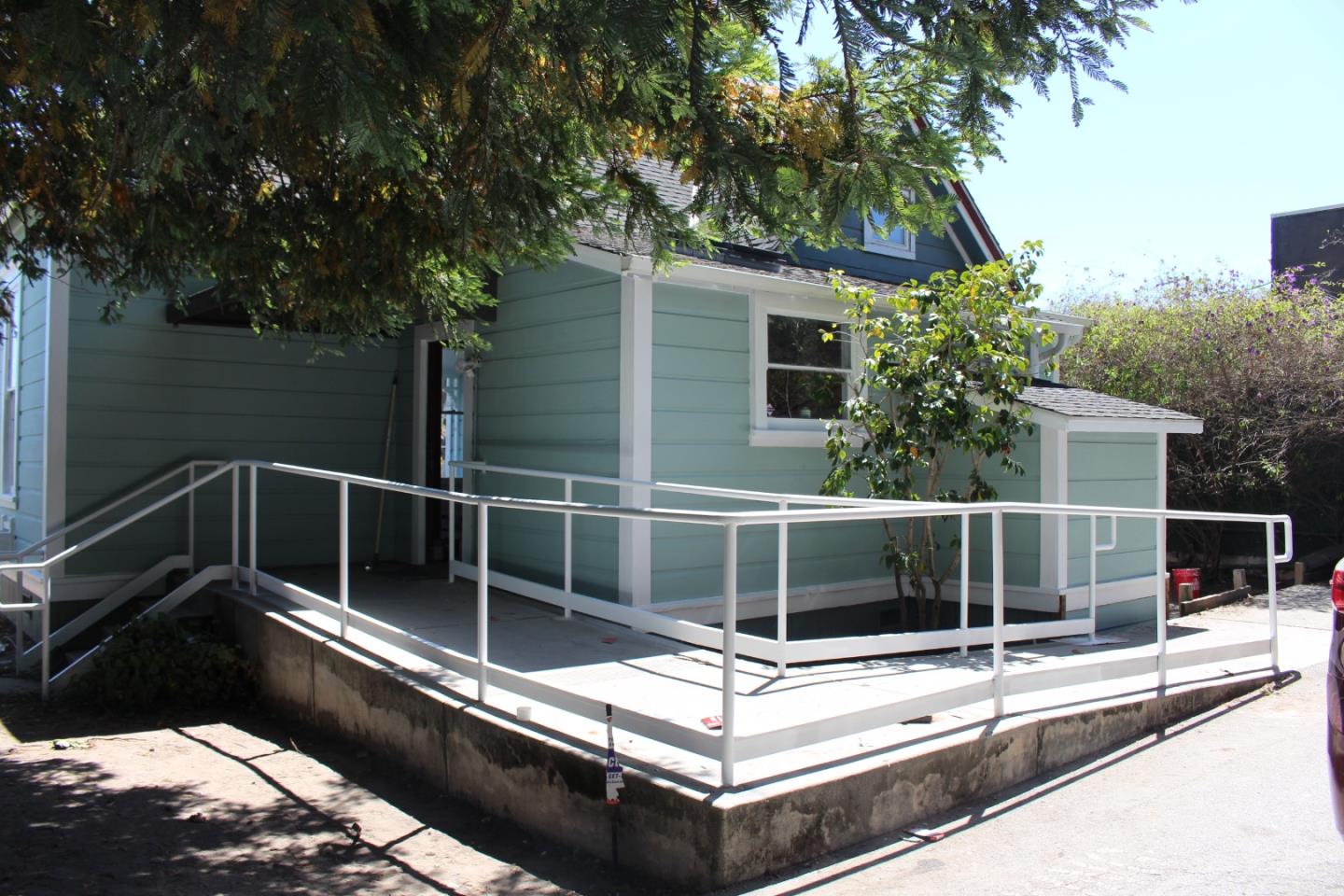 Detail Gallery Image 4 of 9 For 212 Fern St, Santa Cruz,  CA 95060 - – Beds | – Baths