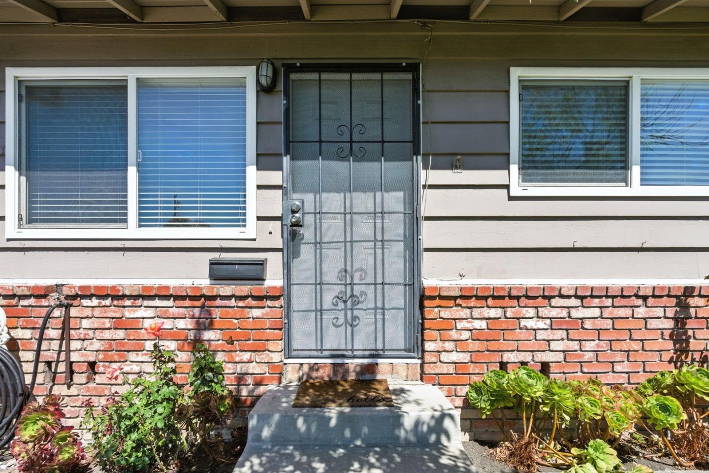 Detail Gallery Image 9 of 21 For 2491 Karen Dr, Santa Clara,  CA 95050 - – Beds | – Baths