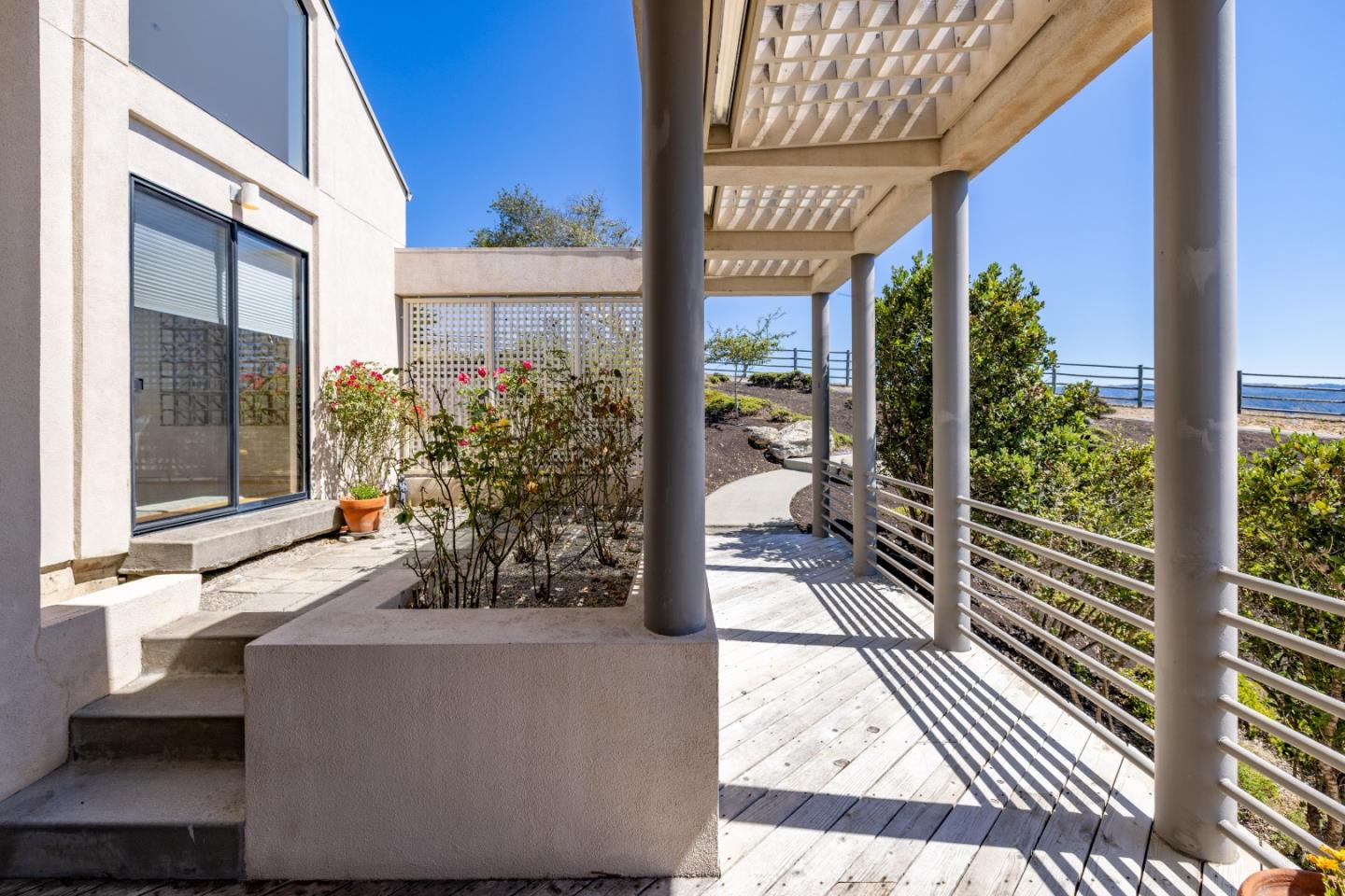 Detail Gallery Image 10 of 54 For 10450 Saddle Rd, Monterey,  CA 93940 - 3 Beds | 2/1 Baths