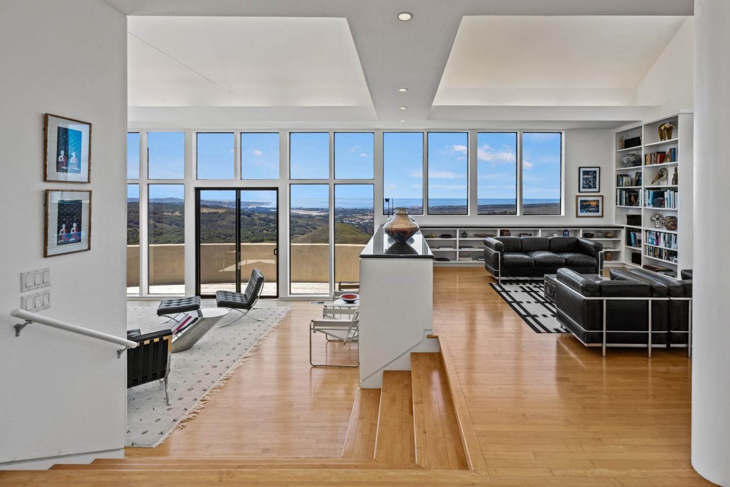 Detail Gallery Image 13 of 54 For 10450 Saddle Rd, Monterey,  CA 93940 - 3 Beds | 2/1 Baths