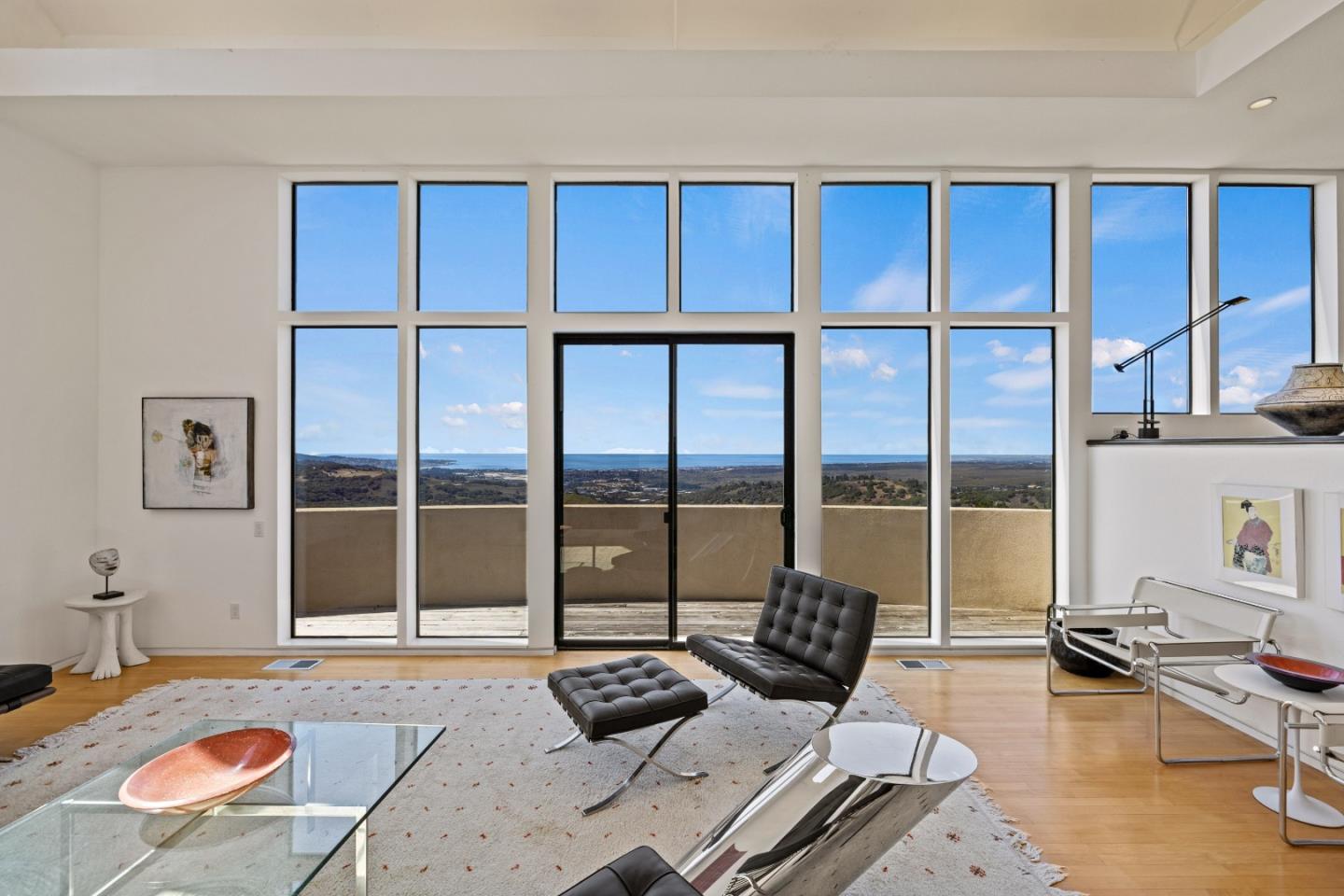 Detail Gallery Image 14 of 54 For 10450 Saddle Rd, Monterey,  CA 93940 - 3 Beds | 2/1 Baths