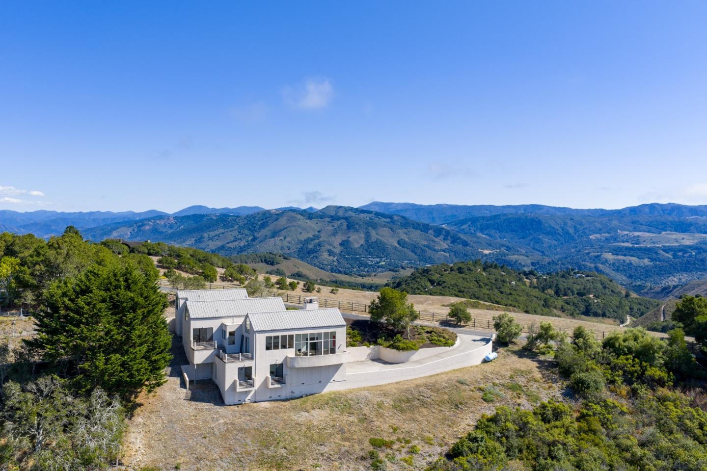 Detail Gallery Image 4 of 54 For 10450 Saddle Rd, Monterey,  CA 93940 - 3 Beds | 2/1 Baths