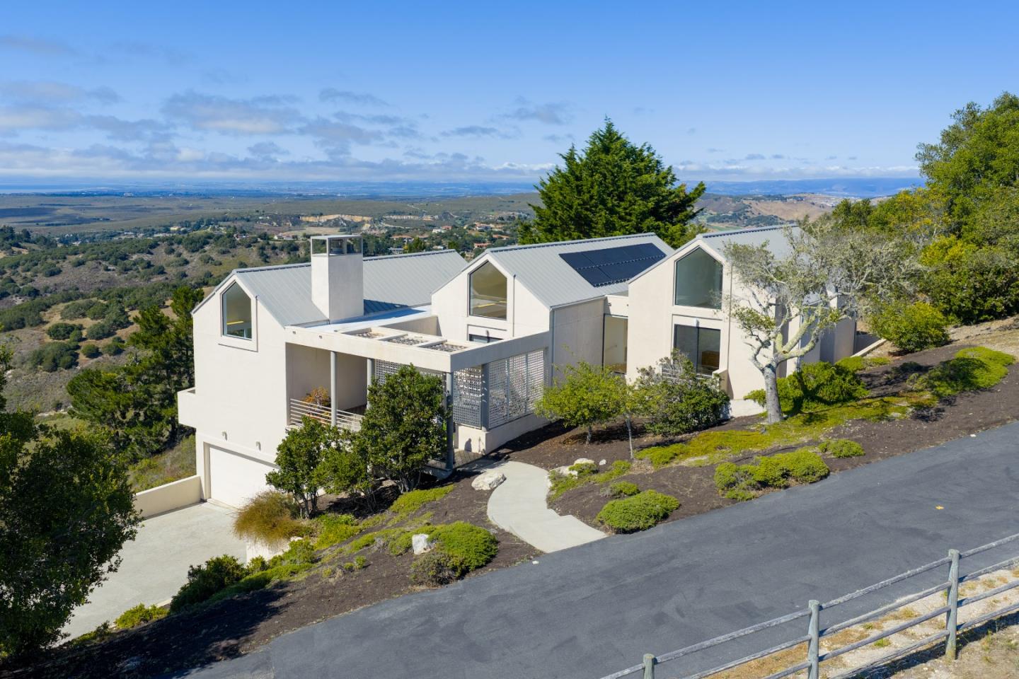 Detail Gallery Image 6 of 54 For 10450 Saddle Rd, Monterey,  CA 93940 - 3 Beds | 2/1 Baths